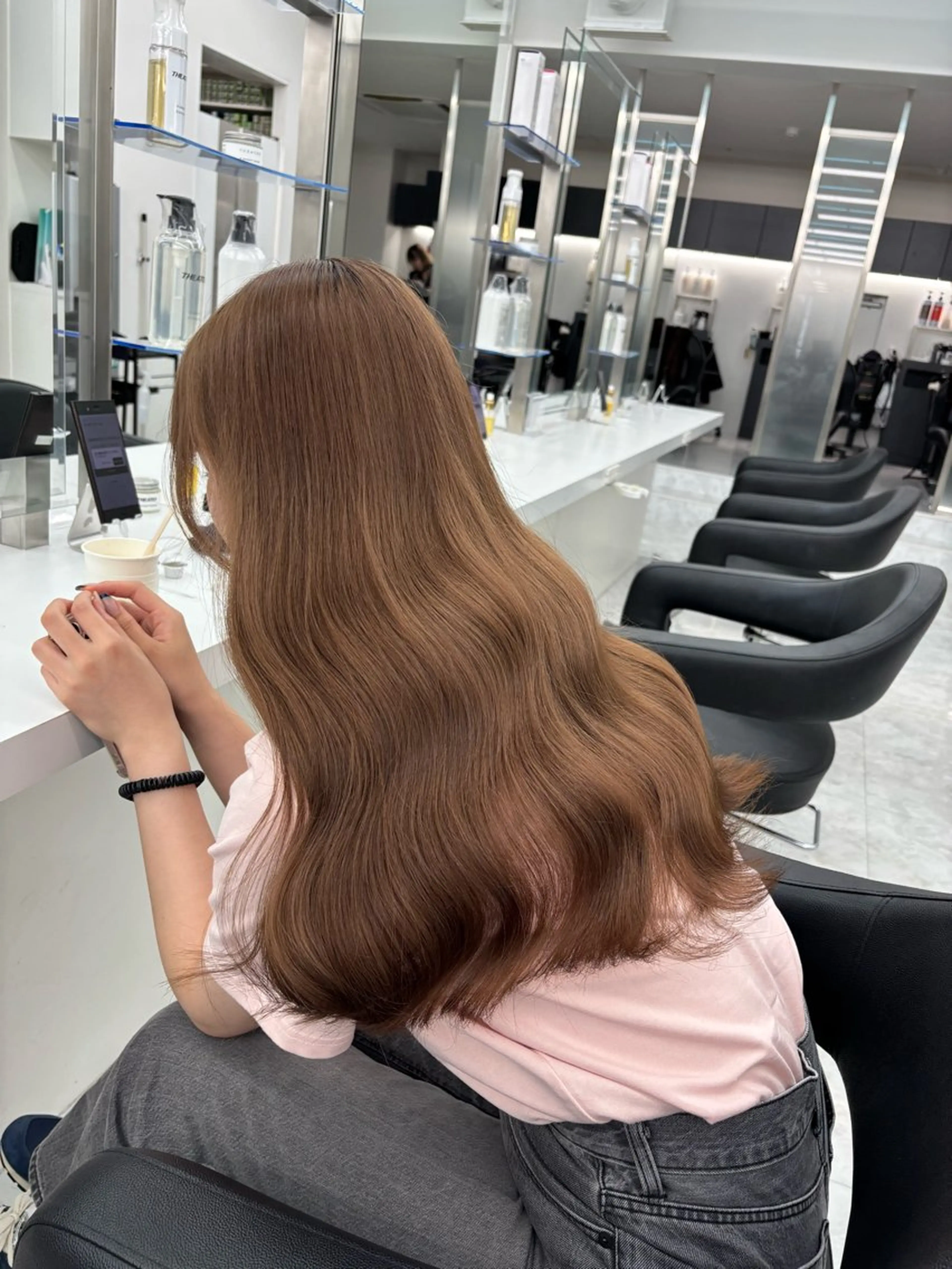 ロング カラー 🖤ハイトーン× レイヤー🖤SARAのヘアスタイル