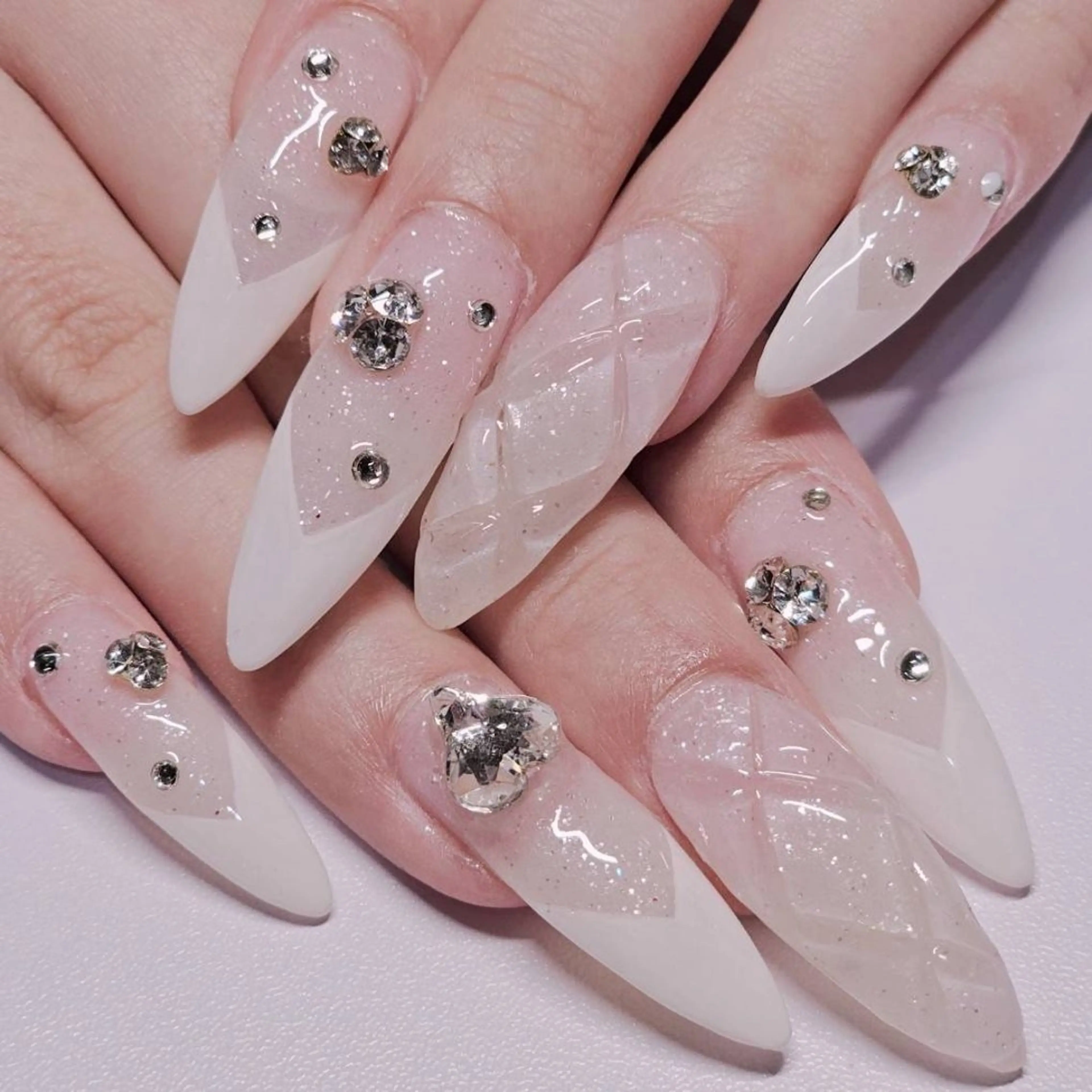 ネイル フレンチネイル ラメ(グリッター) 持ち込み ホワイト ハンドネイル よしだ ひろきのネイルデザイン