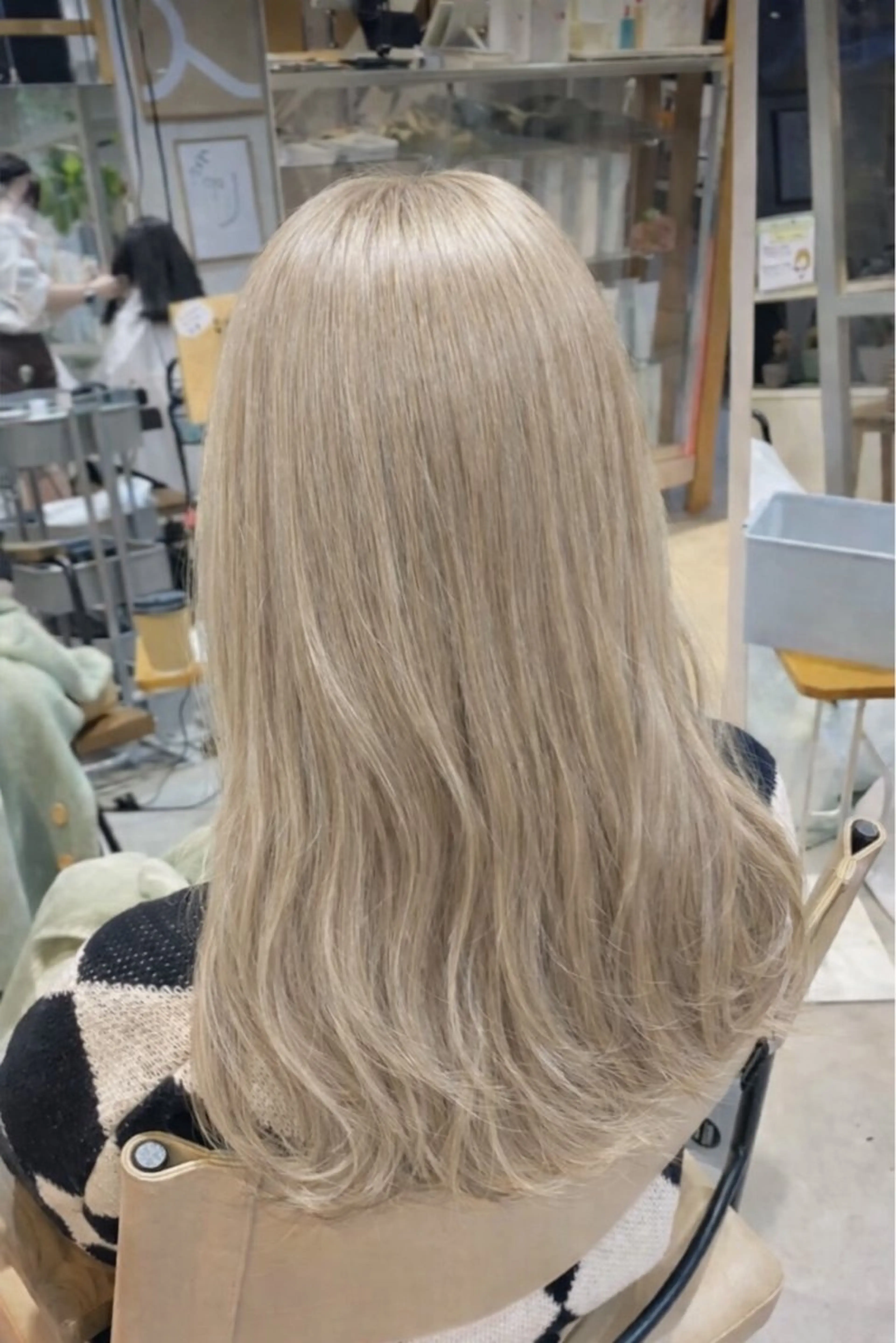 セミロング カラー ブリーチ ヘアカラー 絶対かわいい保証💖 ひいなのヘアスタイル