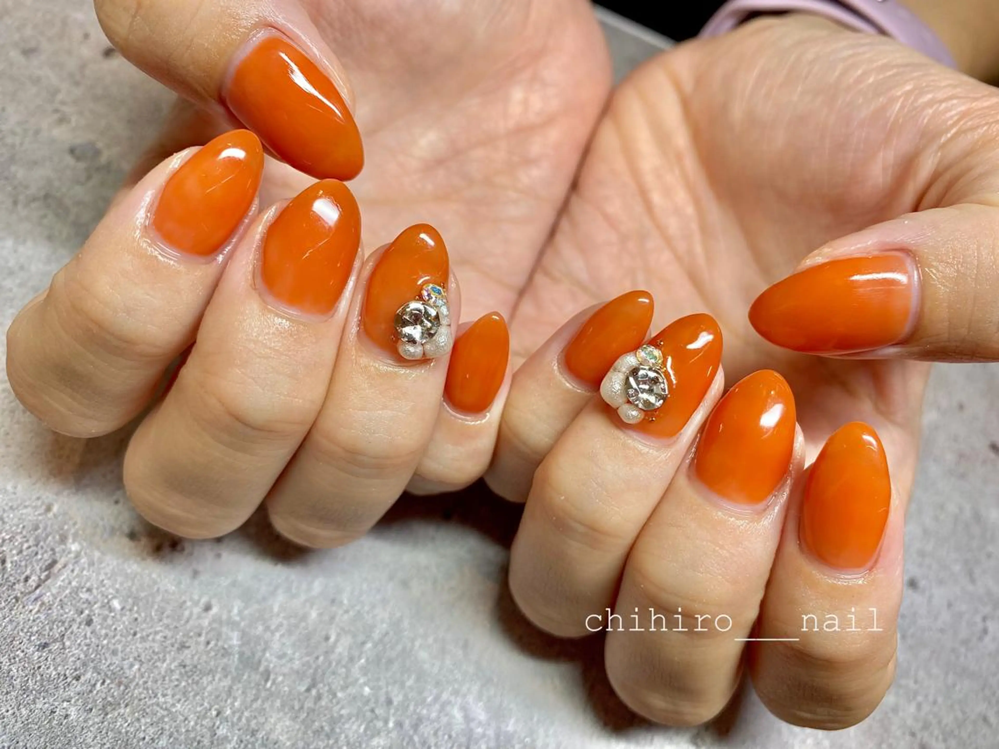 ミディアム カラー ネイル オレンジ テラコッタ ジェルネイル ワンカラーネイル オレンジ ハンドネイル beauty salon ma'am所属・chihiro 小路ネイルのネイルデザイン