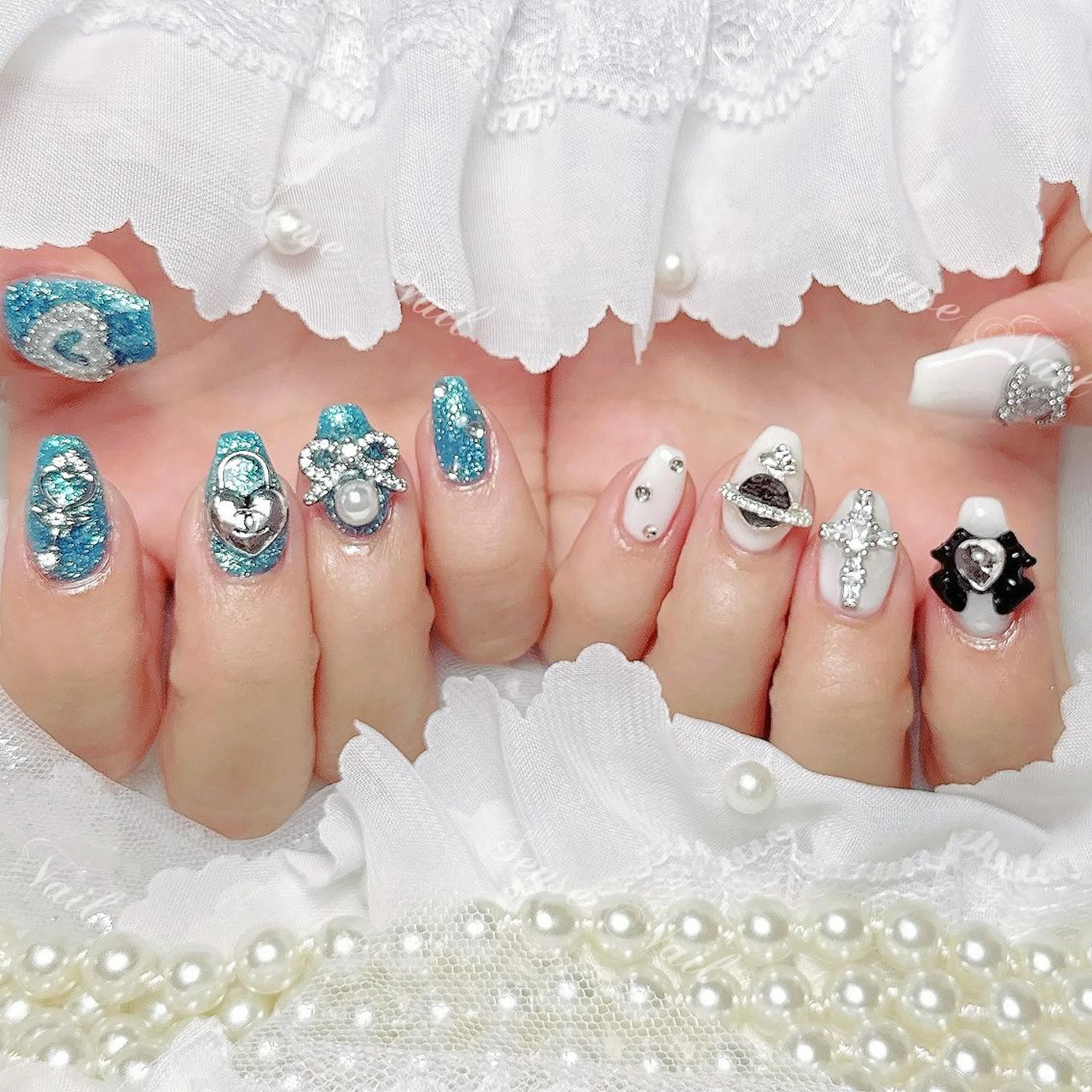 ネイル Queening 🦋のネイルデザイン