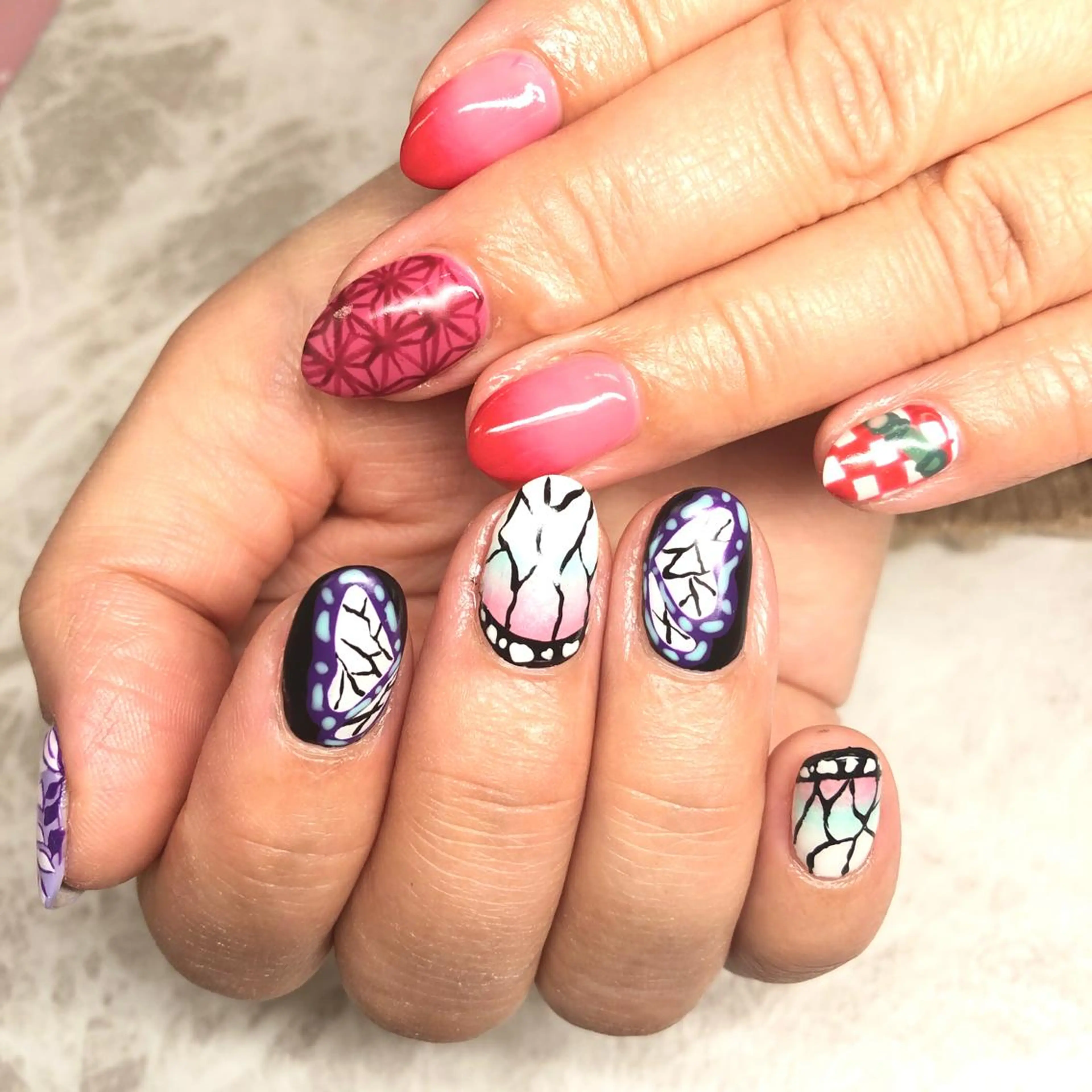 ミディアム ハンドネイル ユリシスネイル 担当近藤のネイルデザイン