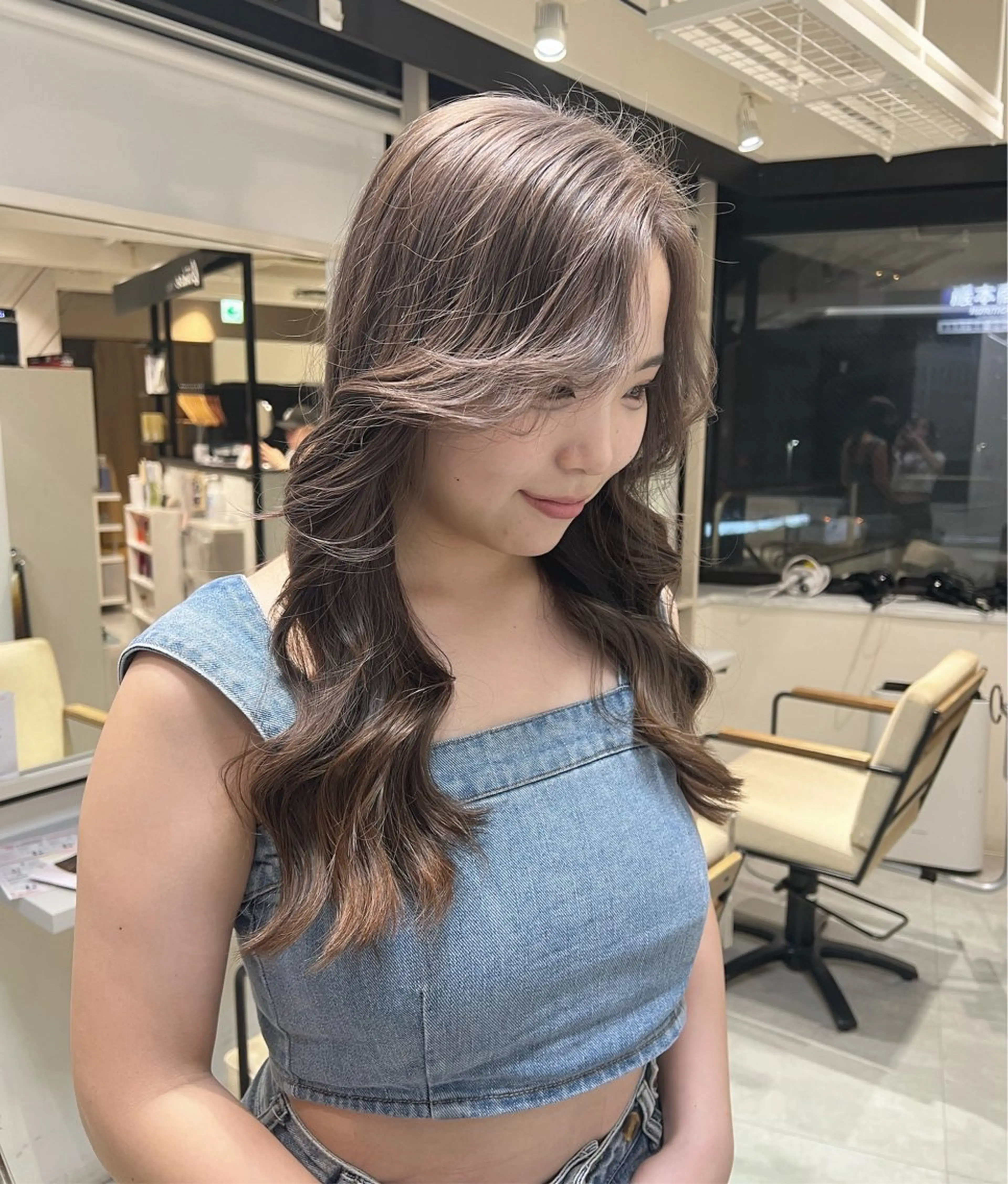 カラー ブリーチ 透明感カラー ayaka🫧 梅田ダブルカラーのヘアスタイル