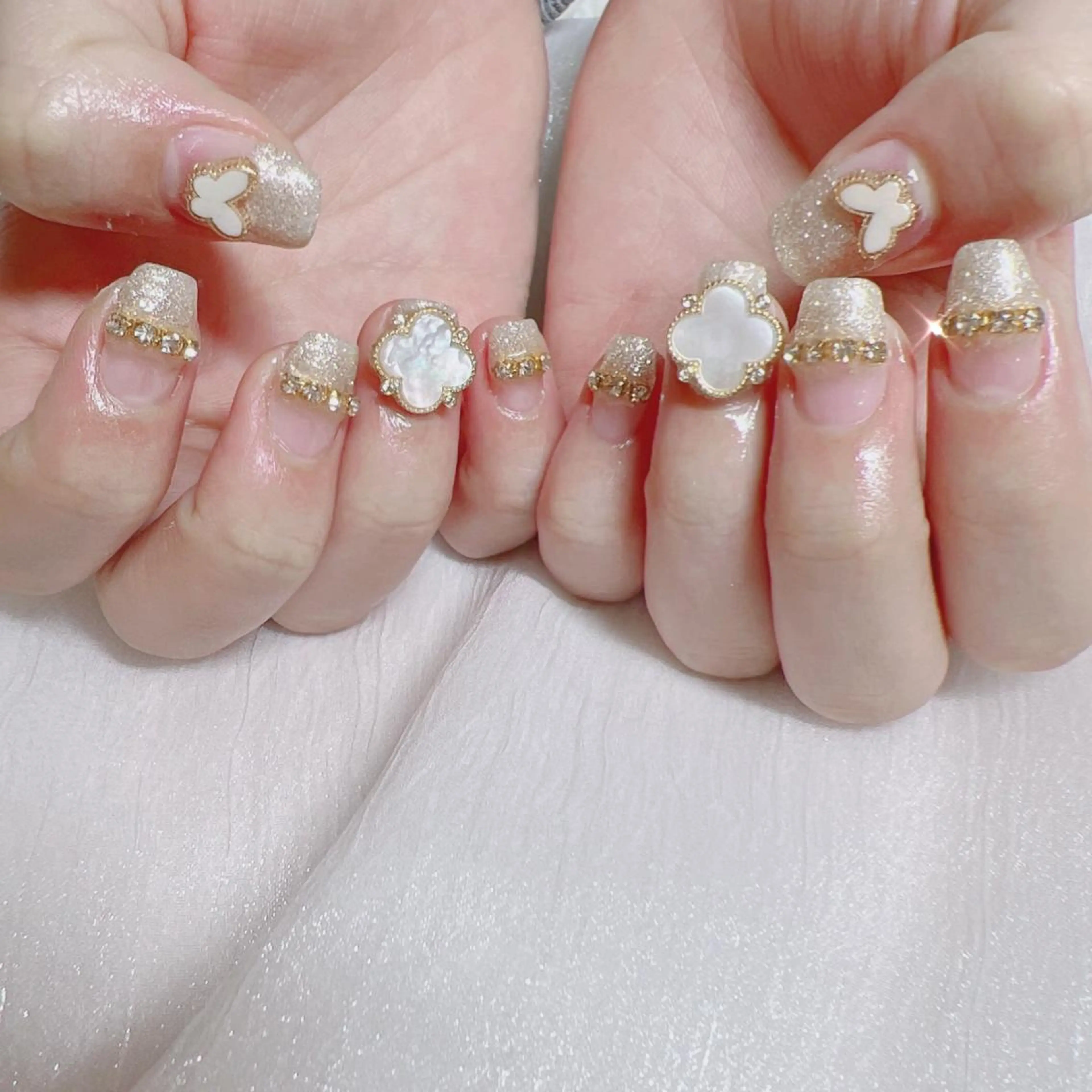 ネイル オーロラネイル フットネイル フレンチネイル ジェルネイル 韓国ネイル ハンドネイル ハンドケア 【ENサロン】 Rei🎀Nailのネイルデザイン