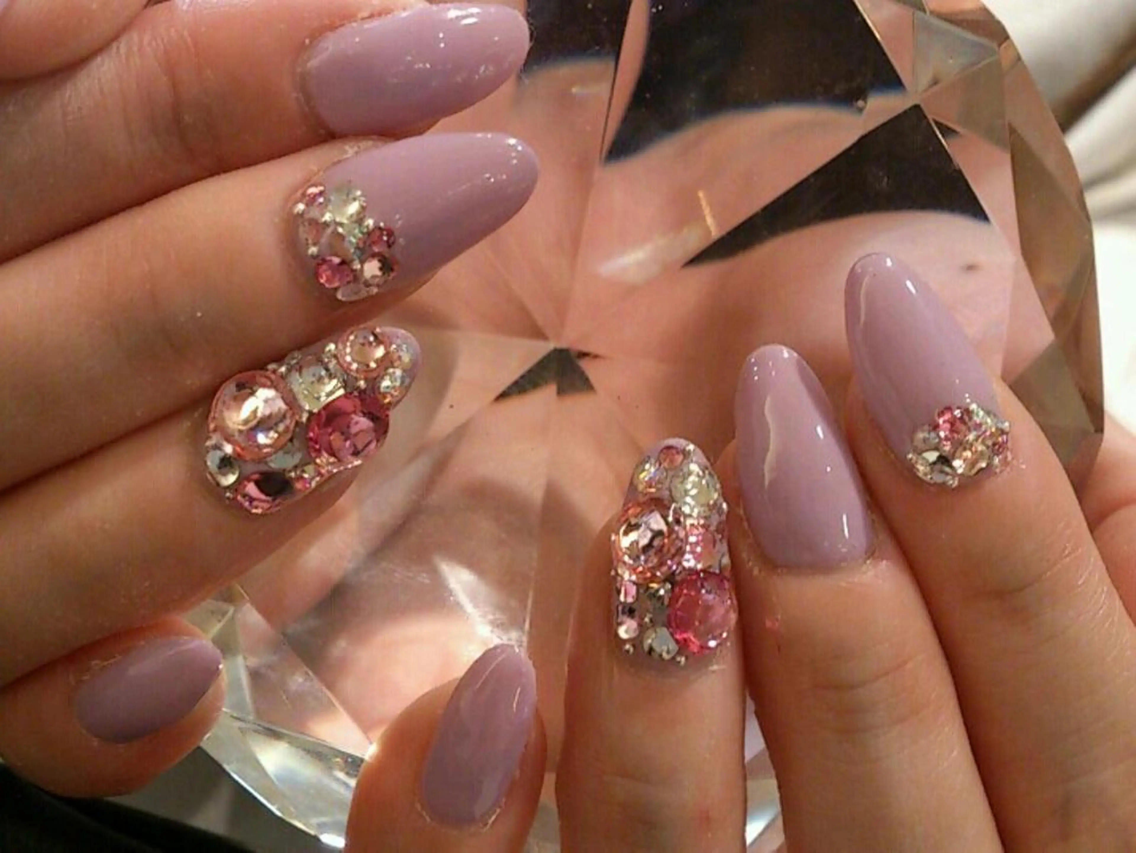 ネイル ピンク ストーンネイル Re Pearl～コーディネートサロン～ 市駅前店所属・NARUMI HYODOのネイルデザイン