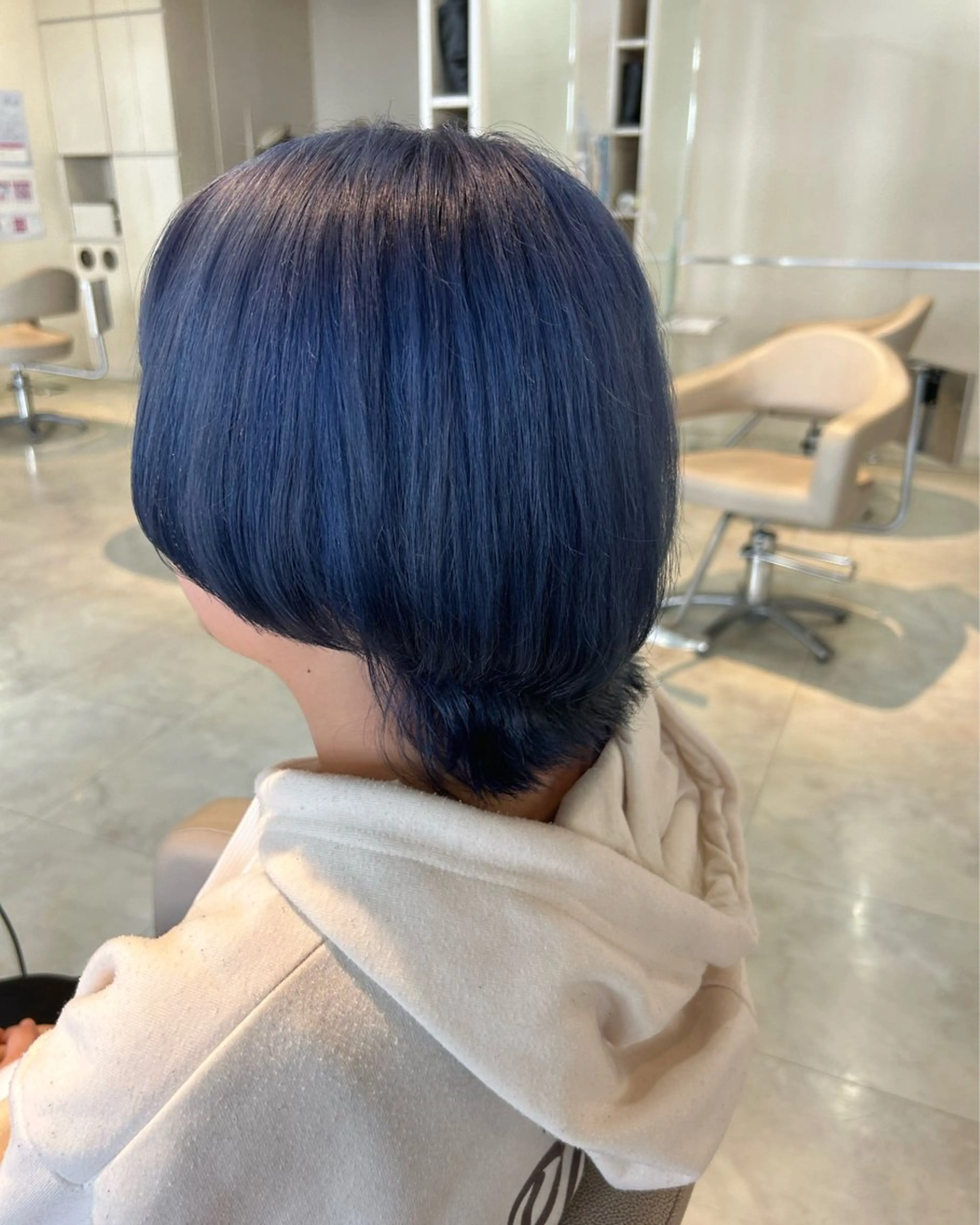 ショート カラー ブリーチ ブルーカラー ヘアカラー 小森 永のヘアスタイル