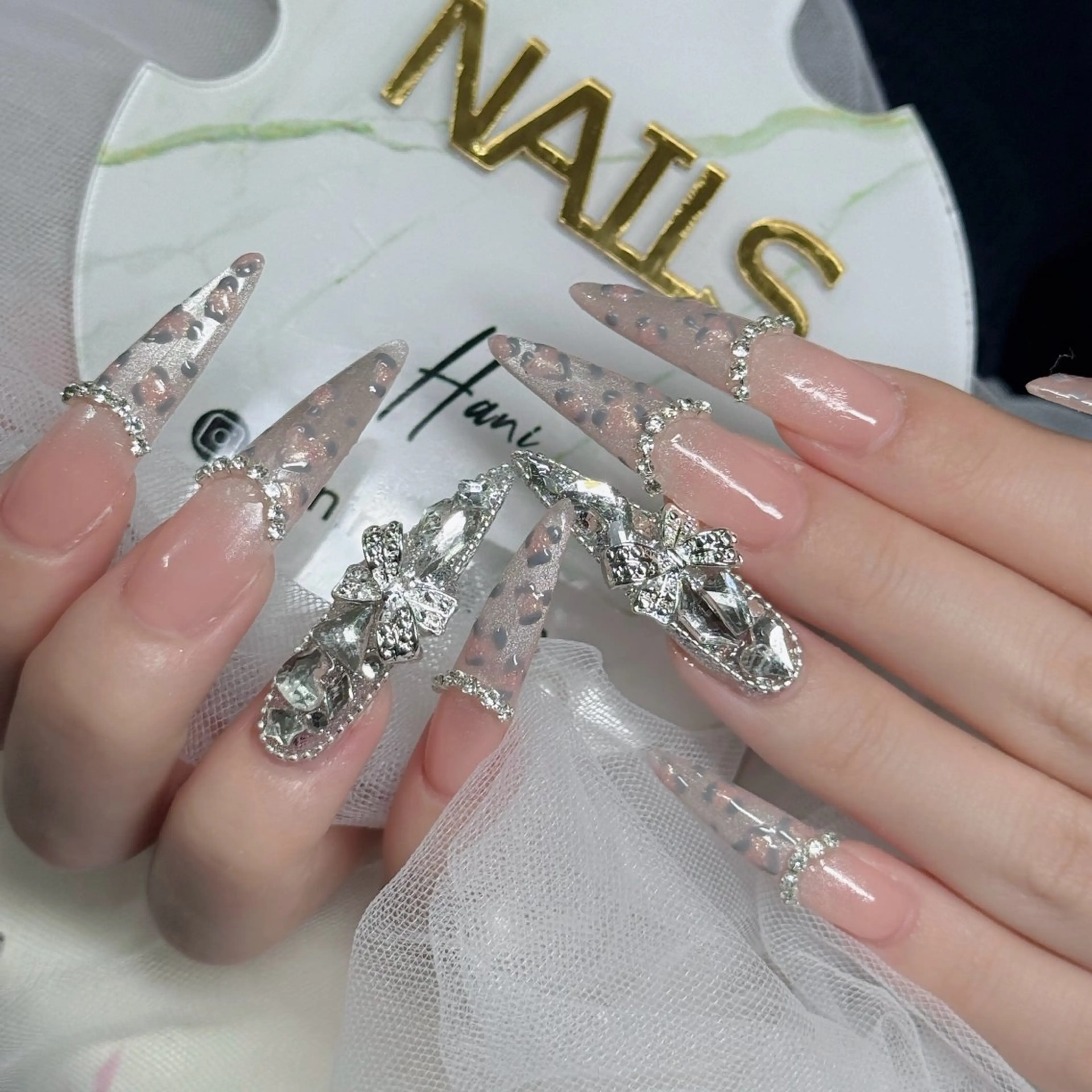 ネイル べっ甲ネイル チークネイル フラッシュネイル フラワーネイル フットネイル ハンドネイル Hani Nail Salonのネイルデザイン