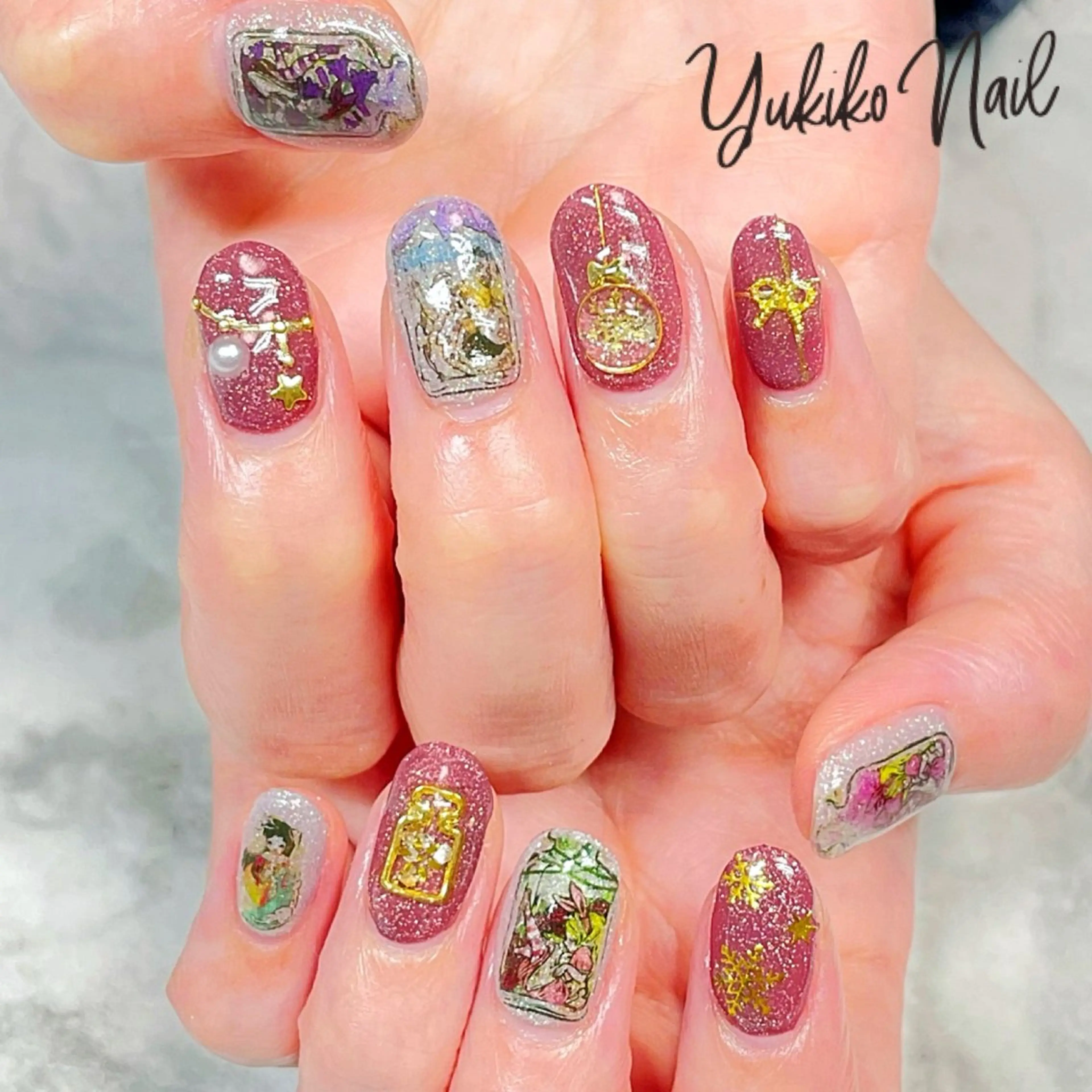 ネイル アートネイル キラキラネイル 持ち込み 冬ネイル クリスマス ハンドネイル ユキコ ネイルのネイルデザイン