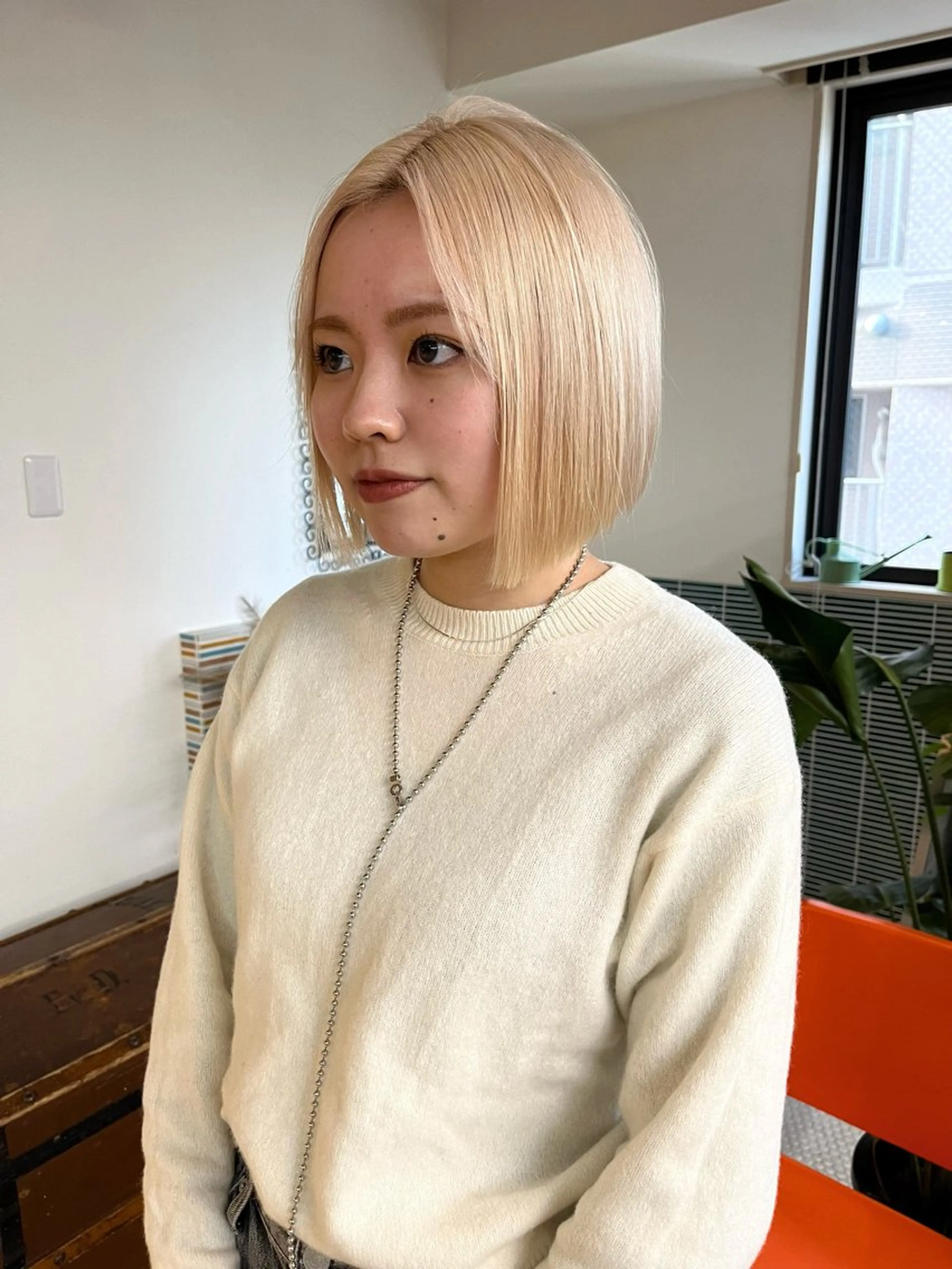 ミディアム カラー ベージュカラー ブリーチ ブロンド ブロンドベージュ カット ヘアカラー トリートメント 🩷ハイトーン透明感 レイヤー🩷ユリカのヘアスタイル