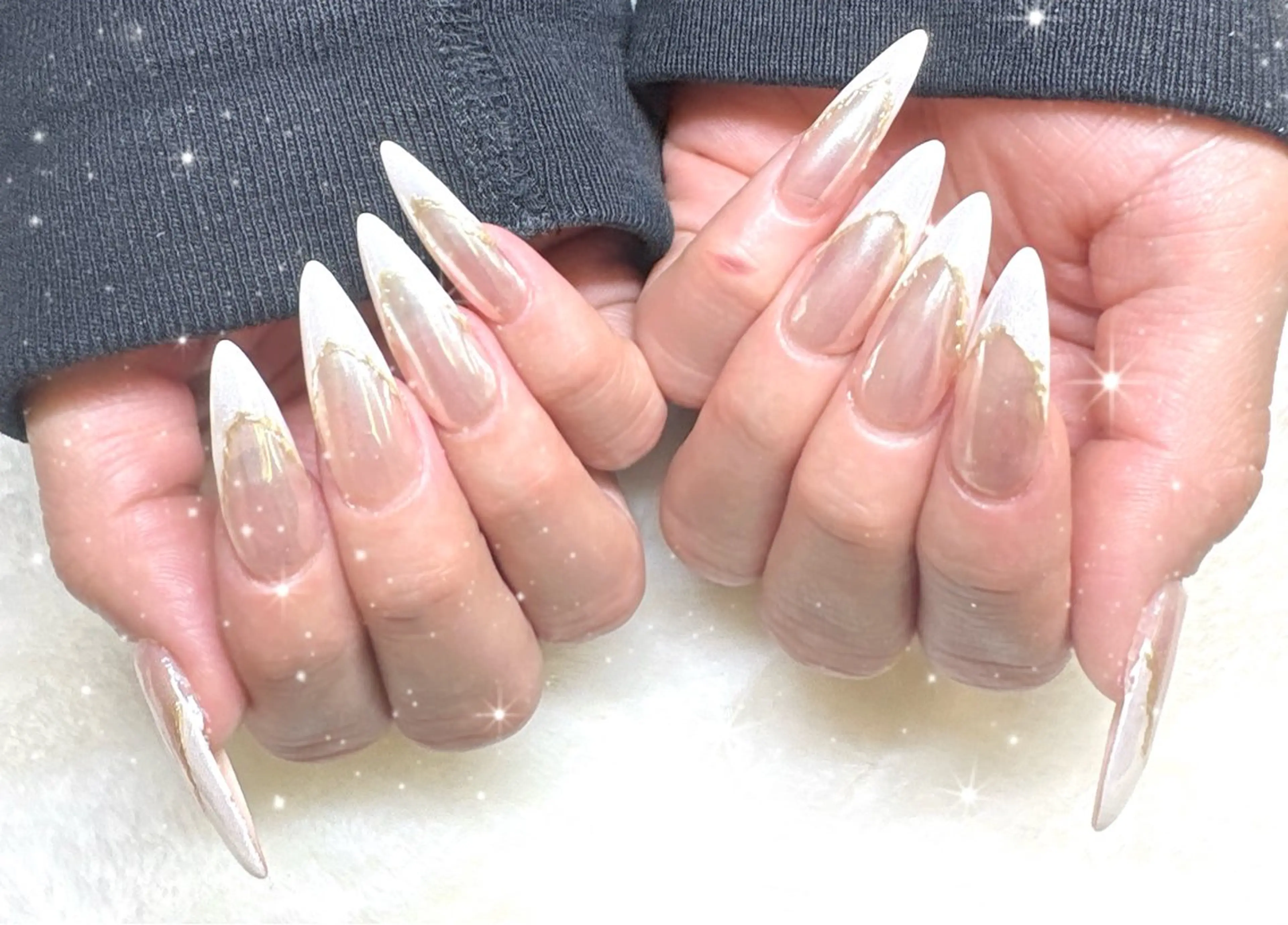 ネイル オーロラネイル フレンチネイル ホワイト ハンドネイル LeLien所属・LeLien ♡のネイルデザイン