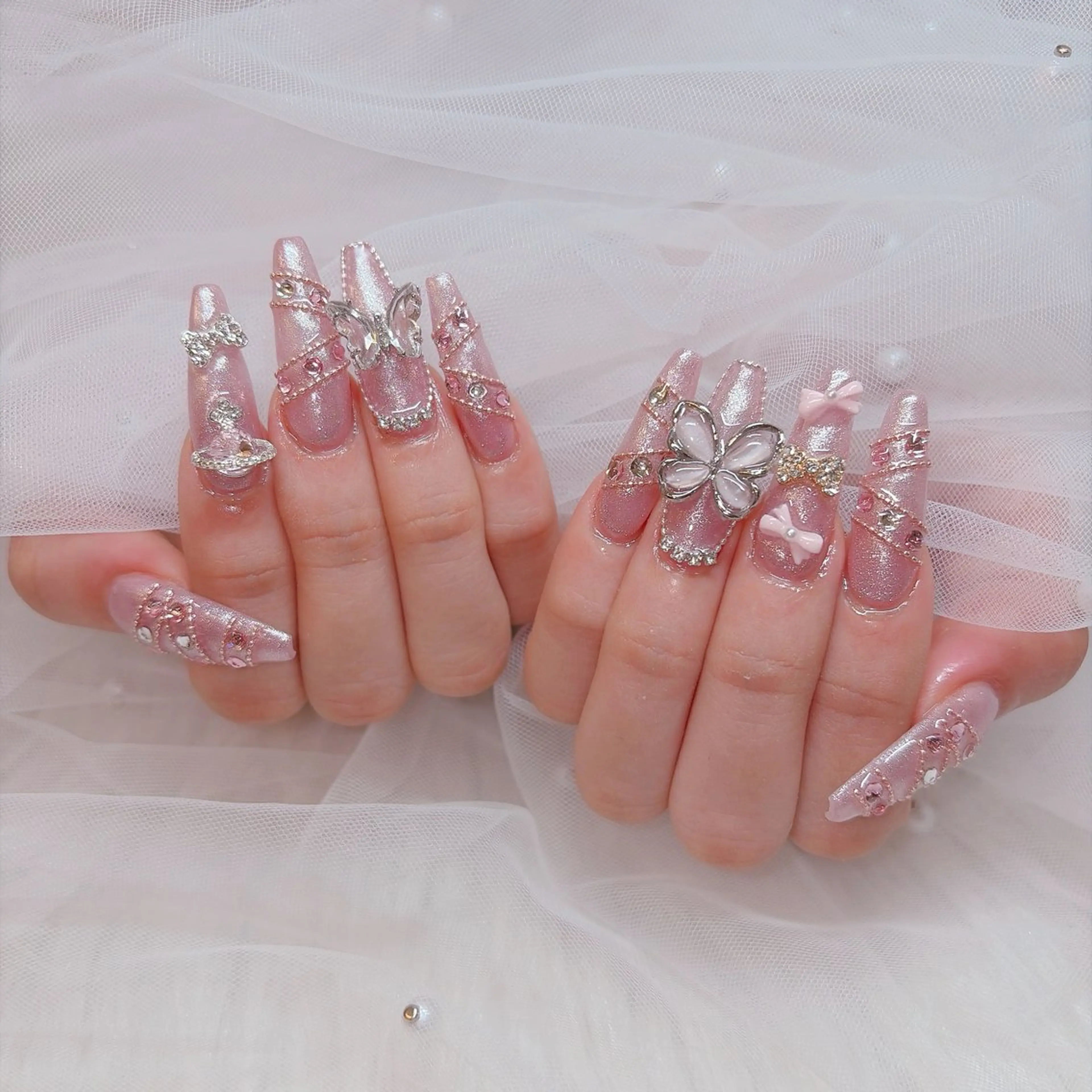 ネイル ガーリー ピンク ネイルチップ ラクロレ ハナ︎🌼のネイルデザイン