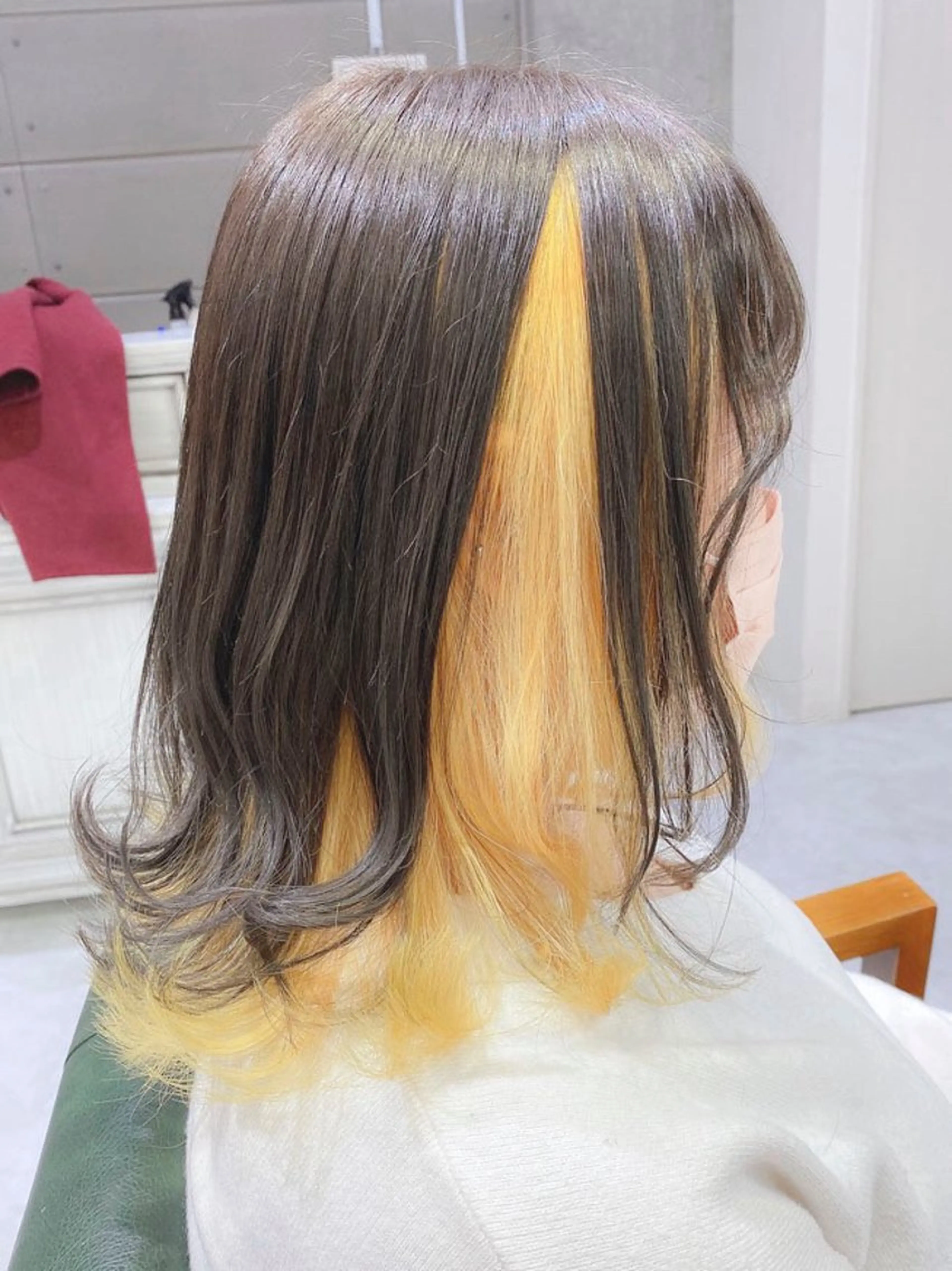 セミロング カラー ヘアアレンジ ブリーチ ケアブリーチ 透明感カラー デザインカラー ハイトーンカラー 𝐑𝐈𝐍𝐊𝐀 🐷🖤のヘアスタイル