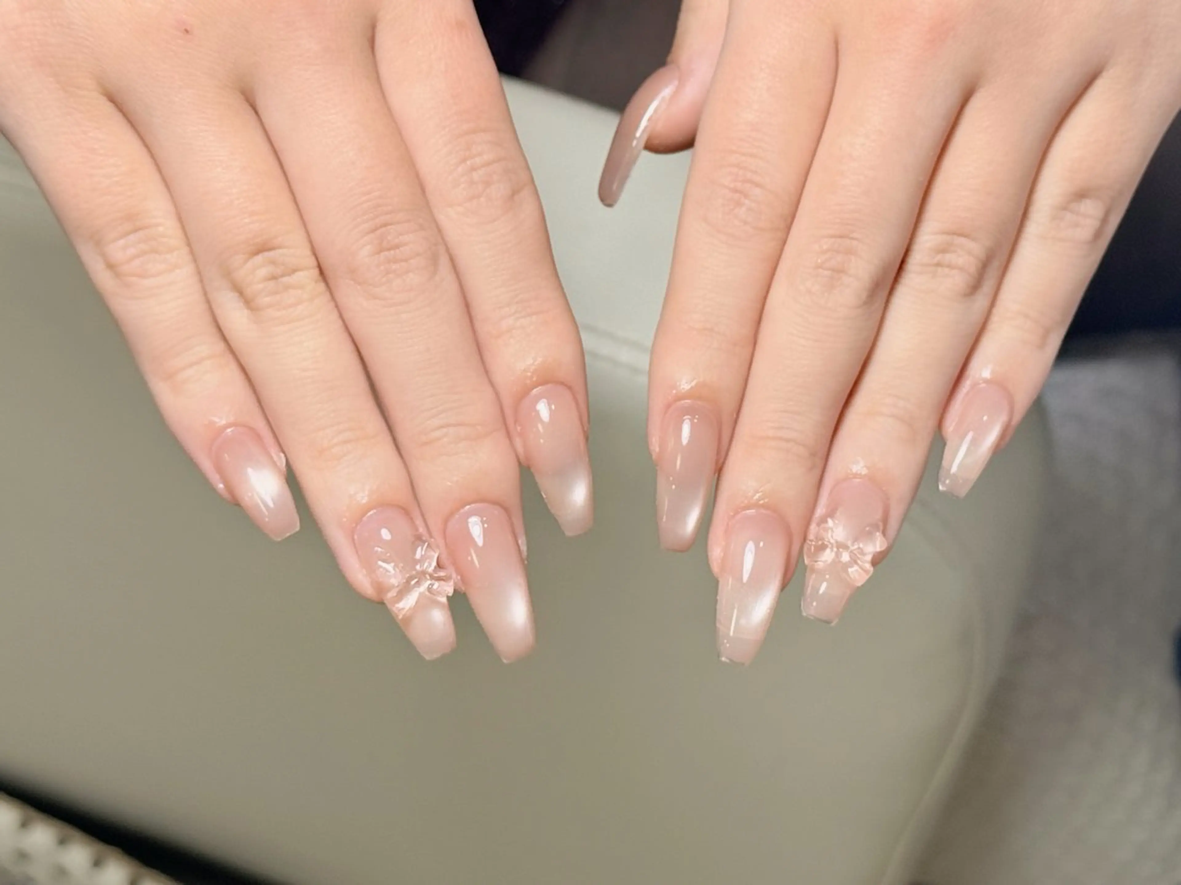 ネイル アートネイル オーロラネイル チークネイル フレンチネイル ガラスフレンチ ハンドネイル 🎀セ リ🎀のネイルデザイン