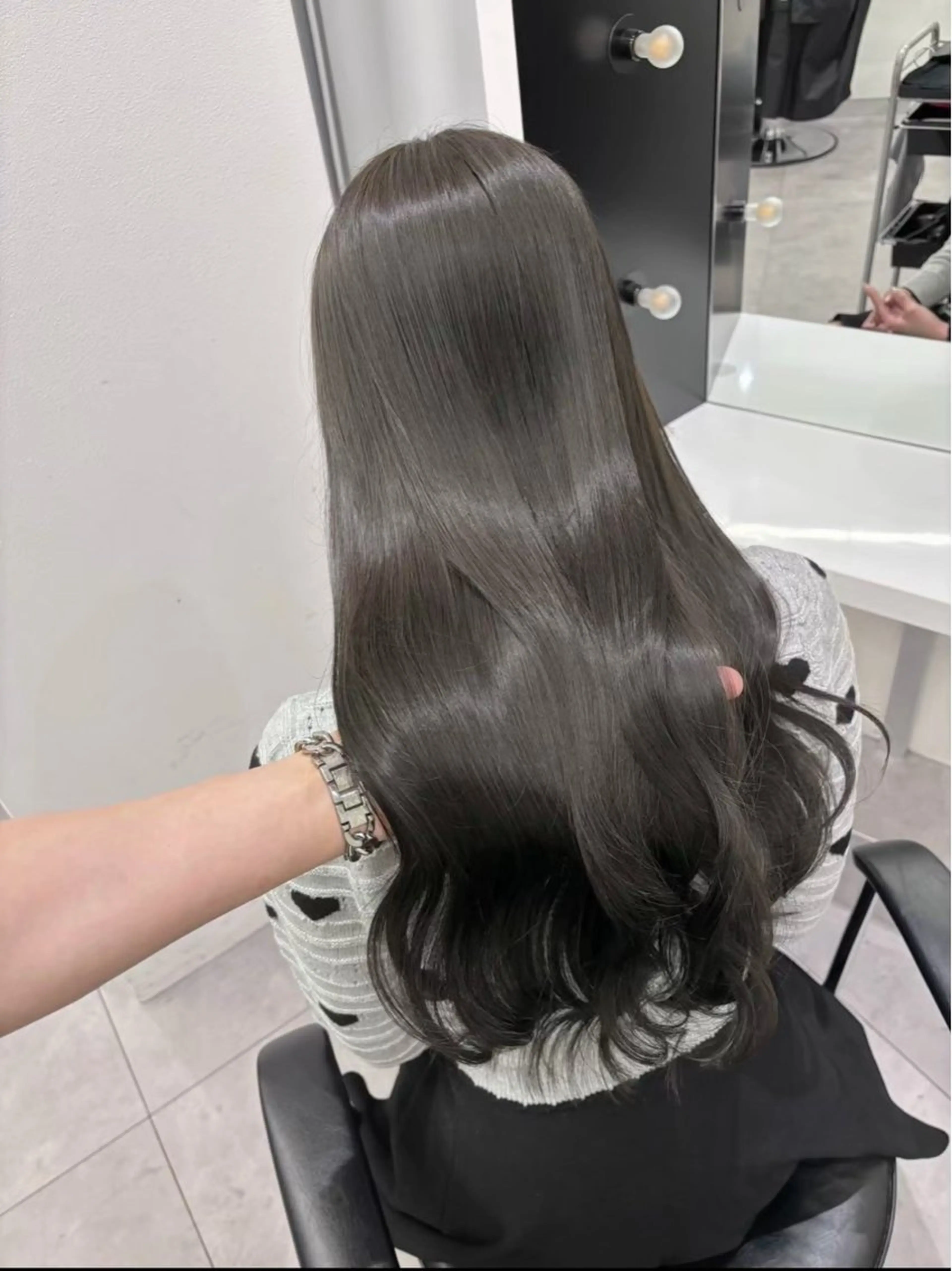 ロング カット ヘアカラー トリートメント no.by. ioeのヘアスタイル