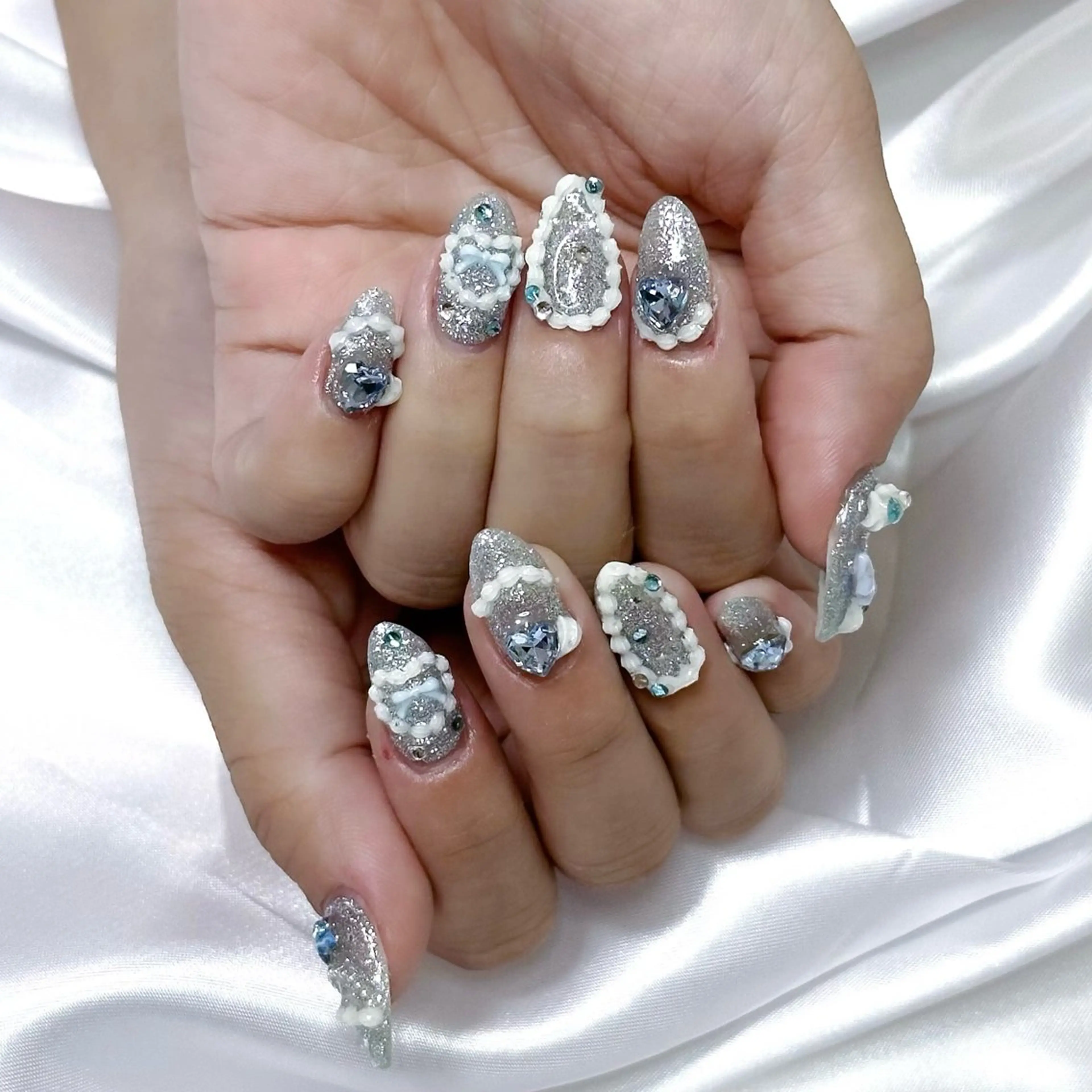 ネイル おそろいネイル 持ち込み ハンドネイル Ｌｉｎｏ’ｂ所属・Aulu'b るなのネイルデザイン