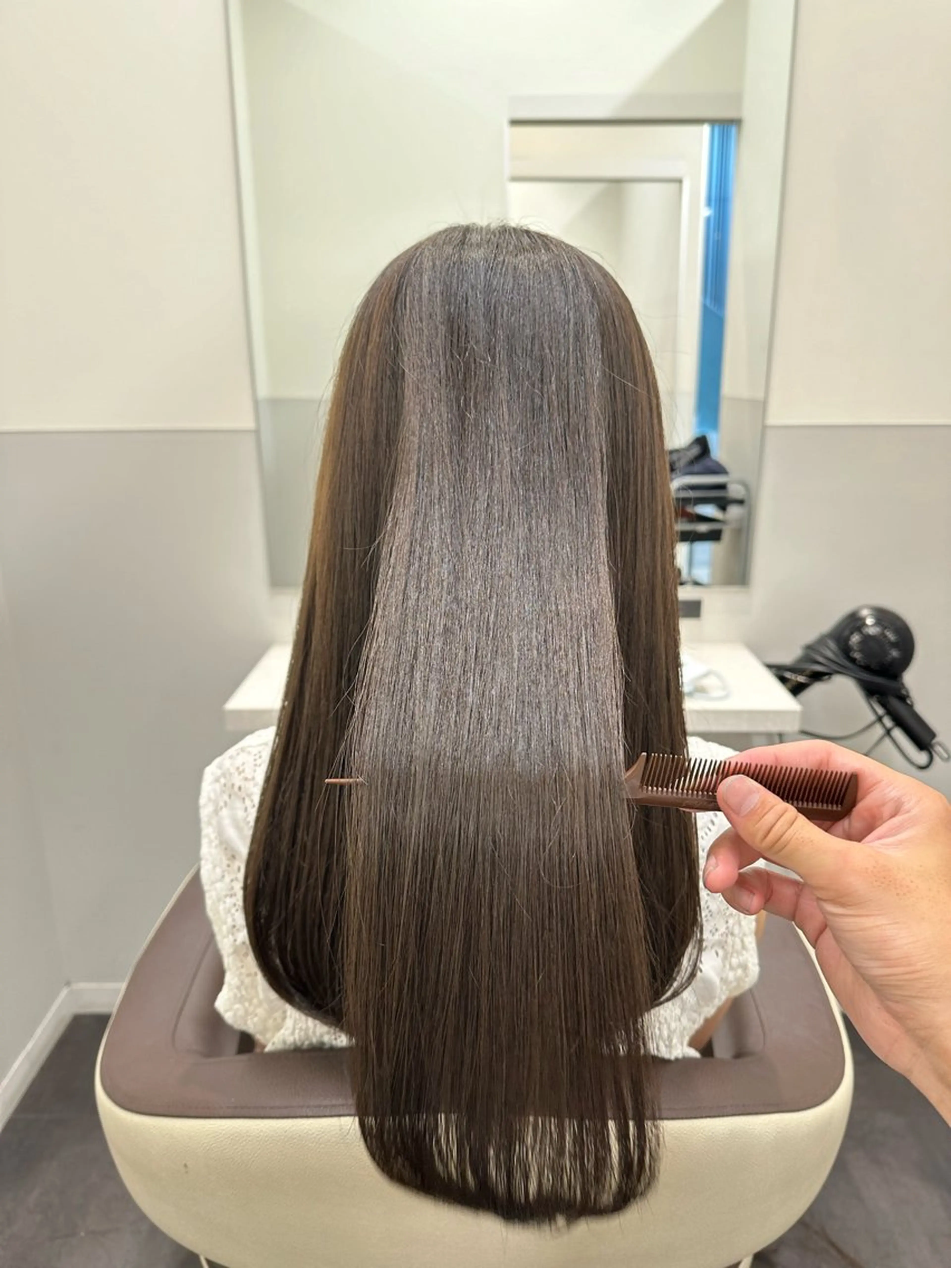 ロング カラー ベージュカラー ブリーチ ケアカラー 透明感カラー グレージュ カット ヘアカラー トリートメント 【レイヤー/韓国風 /髪質改善】RINのヘアスタイル