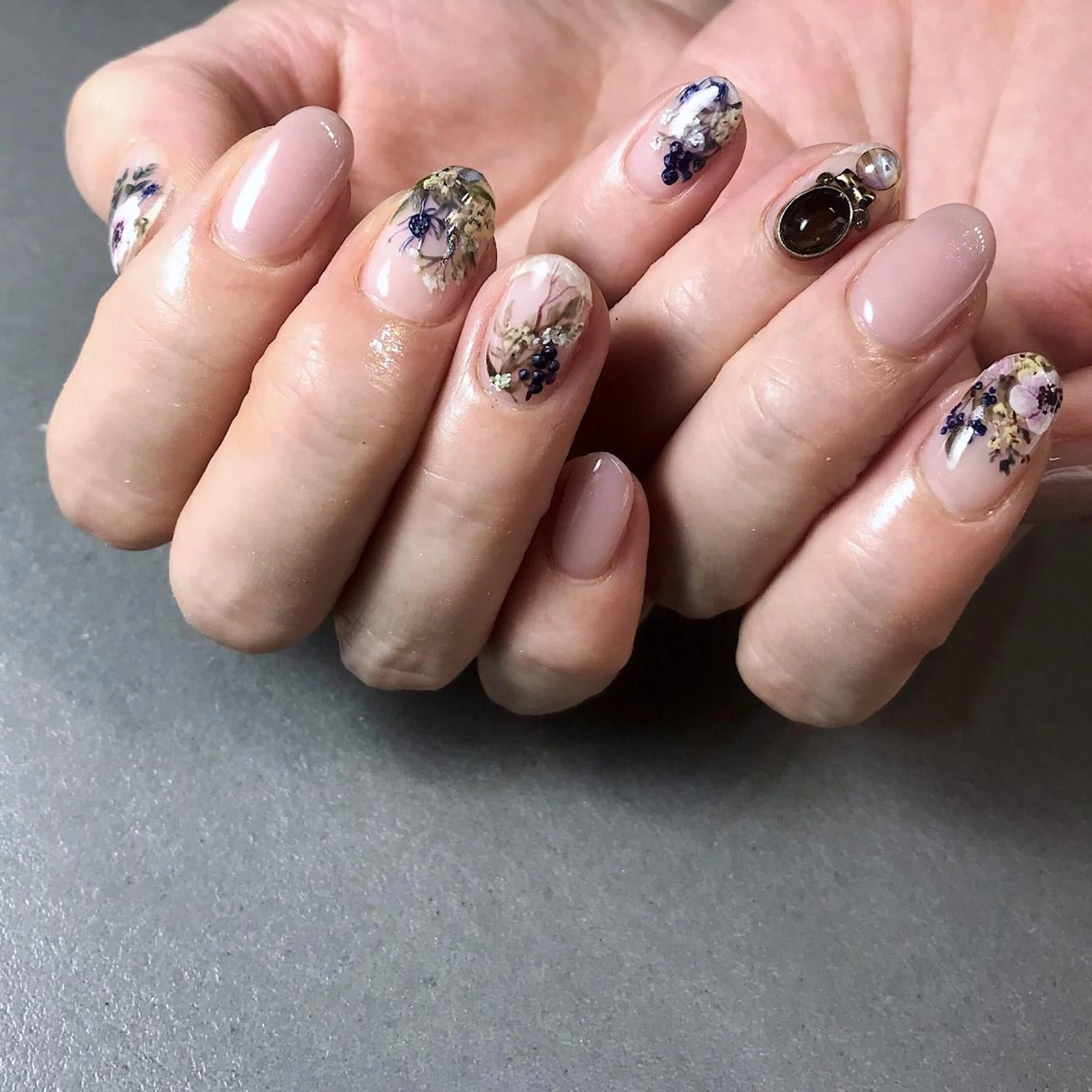 ネイル nail atelier AMBER所属・saori .の眉毛・アイブロウイメージ