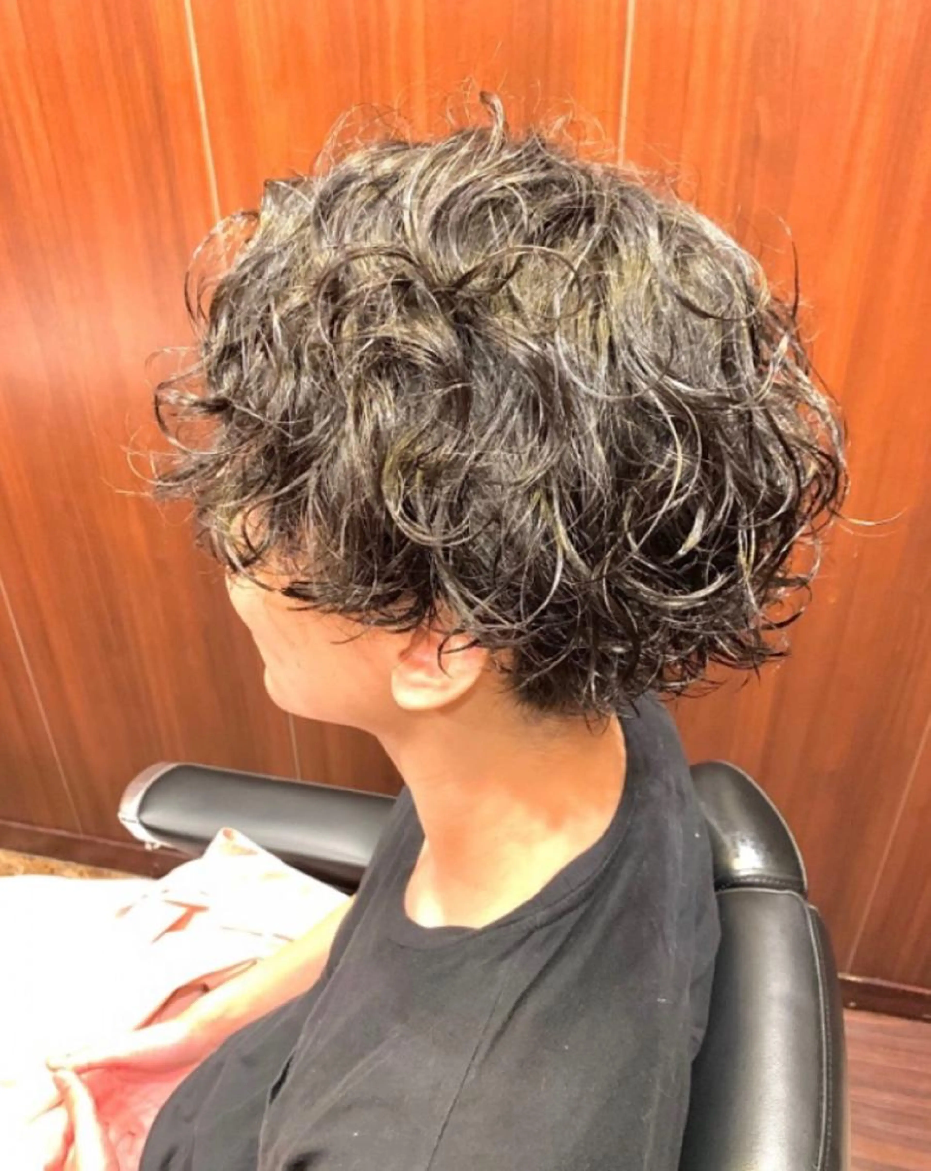 カット＋波巻きパーマ（髪が目にかかるくらい長めの方のみ）の写真