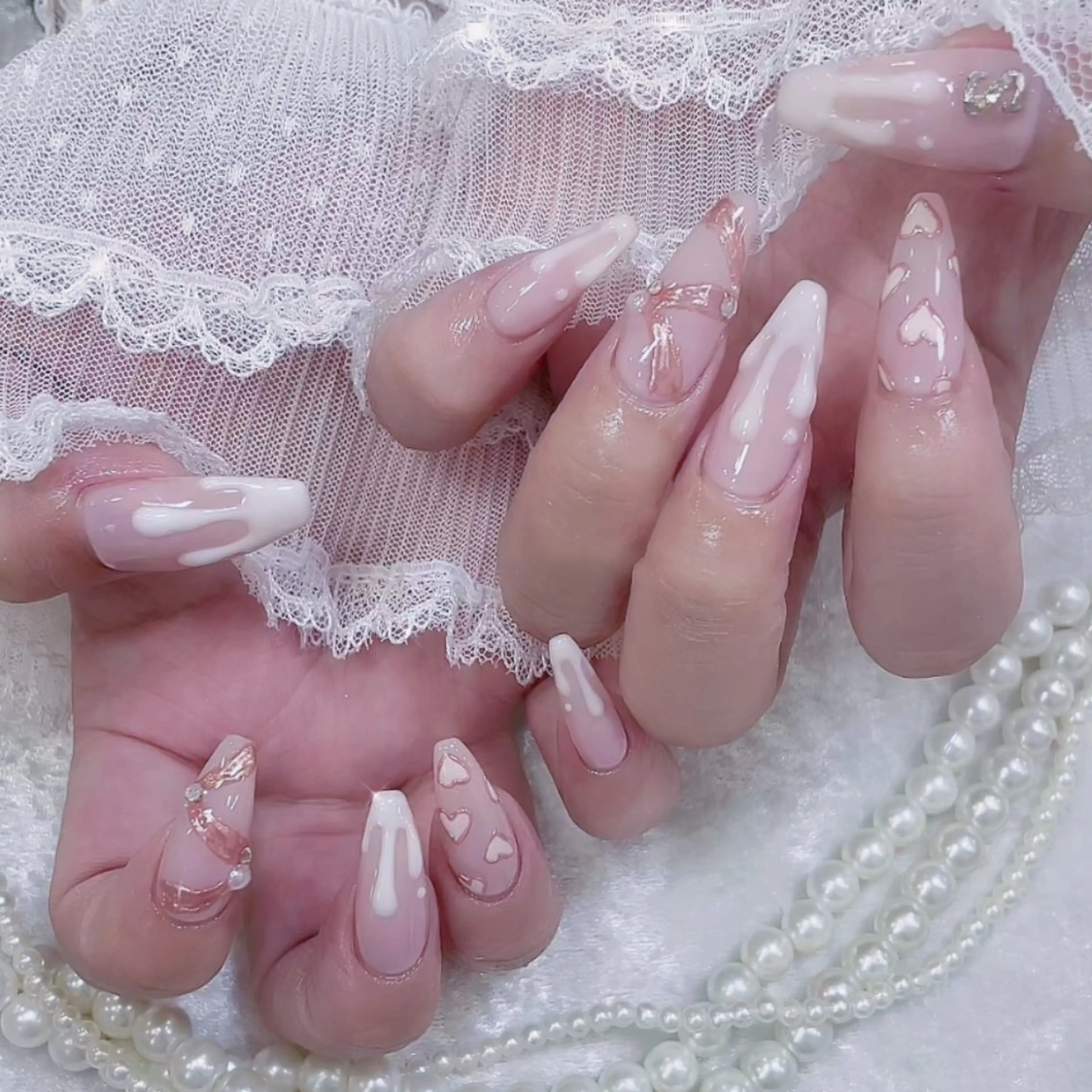 ネイル MINAMI໒꒱ Y2K、韓国ガーリーのネイルデザイン