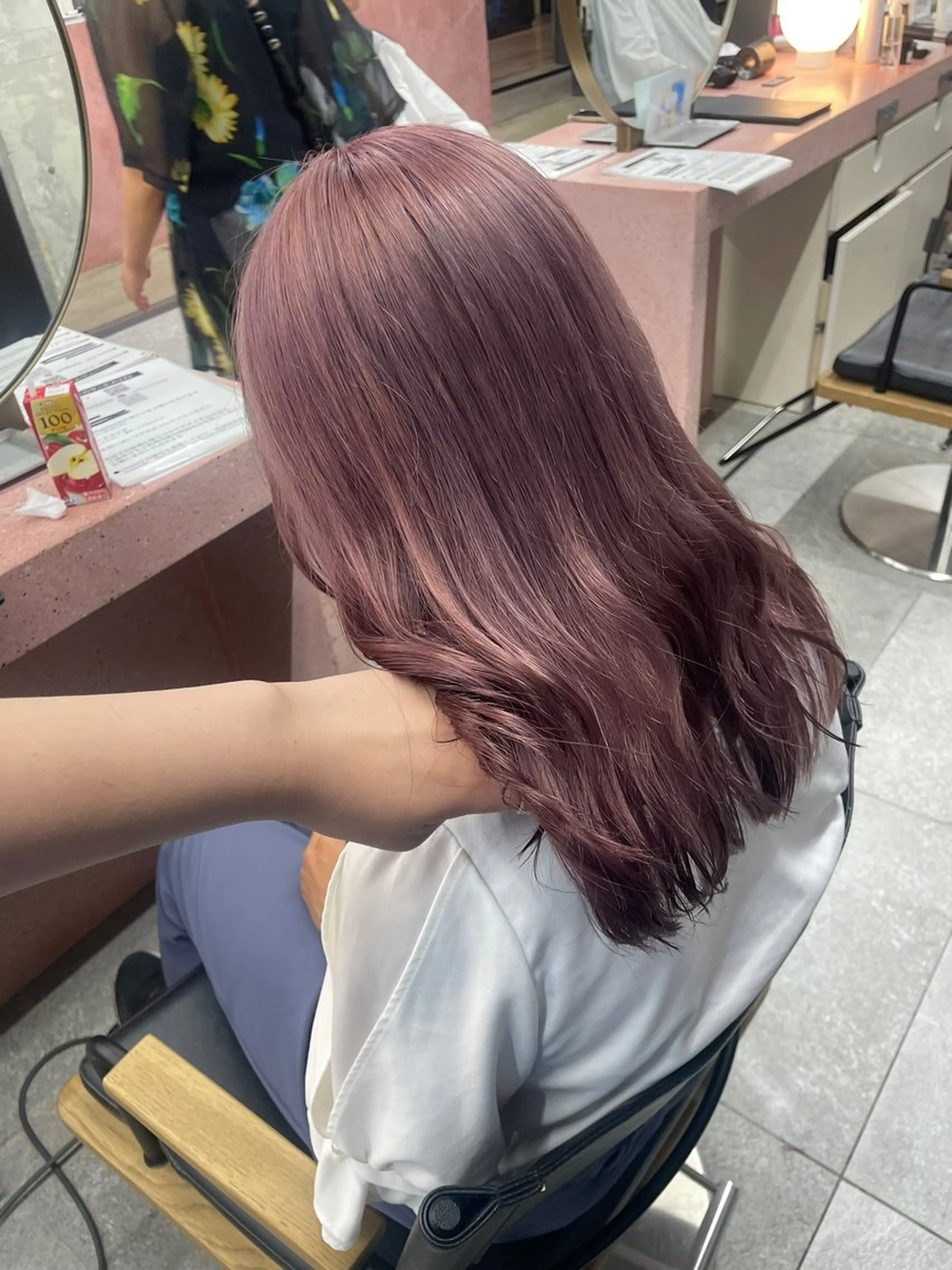 セミロング カット ヘアカラー 鈴木瑛里／ブロンド ベージュ／男女のヘアスタイル