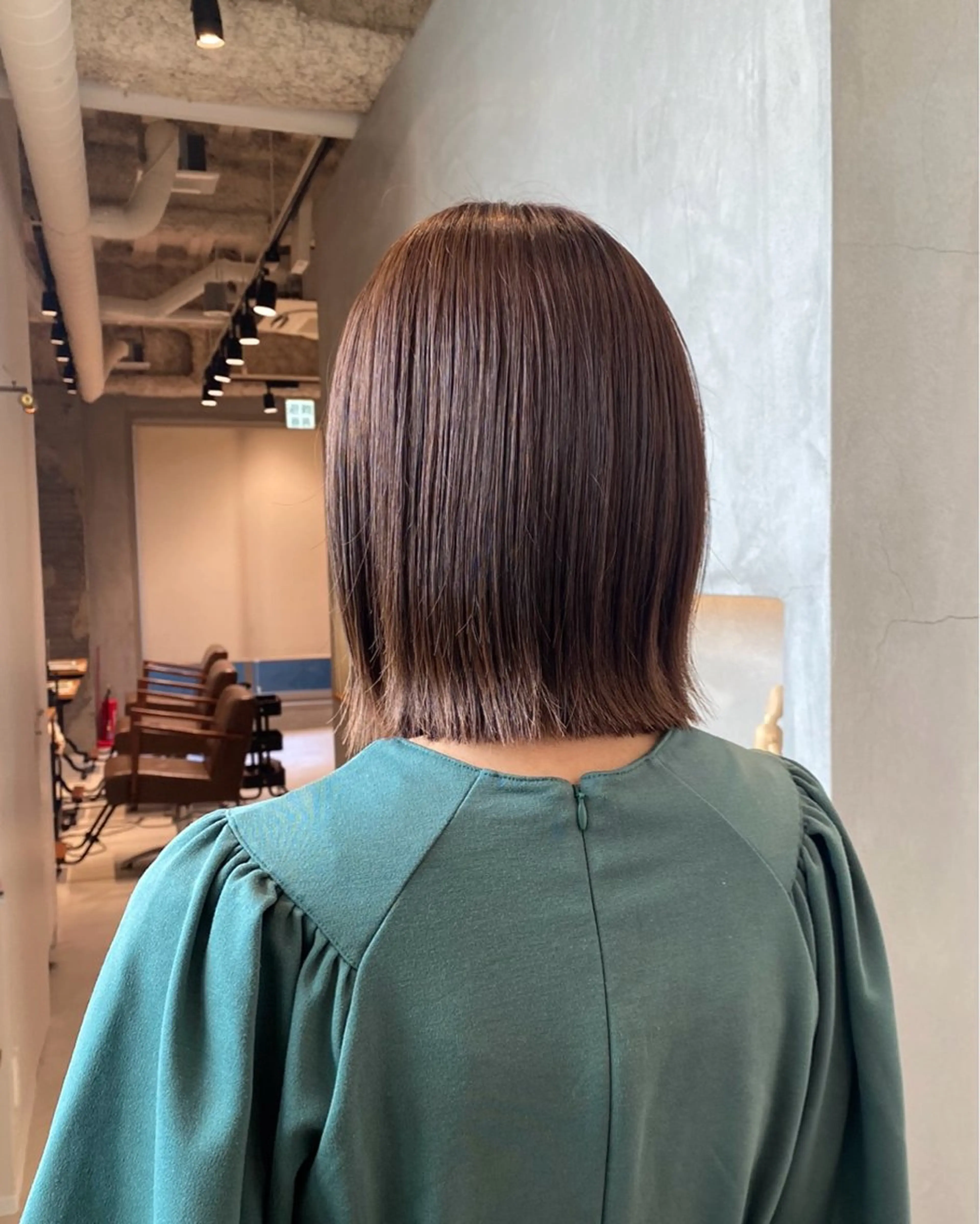 ショート カラー 切りっぱなしボブ ブラウンカラー ボブ lithograph所属・近藤 恵のヘアスタイル