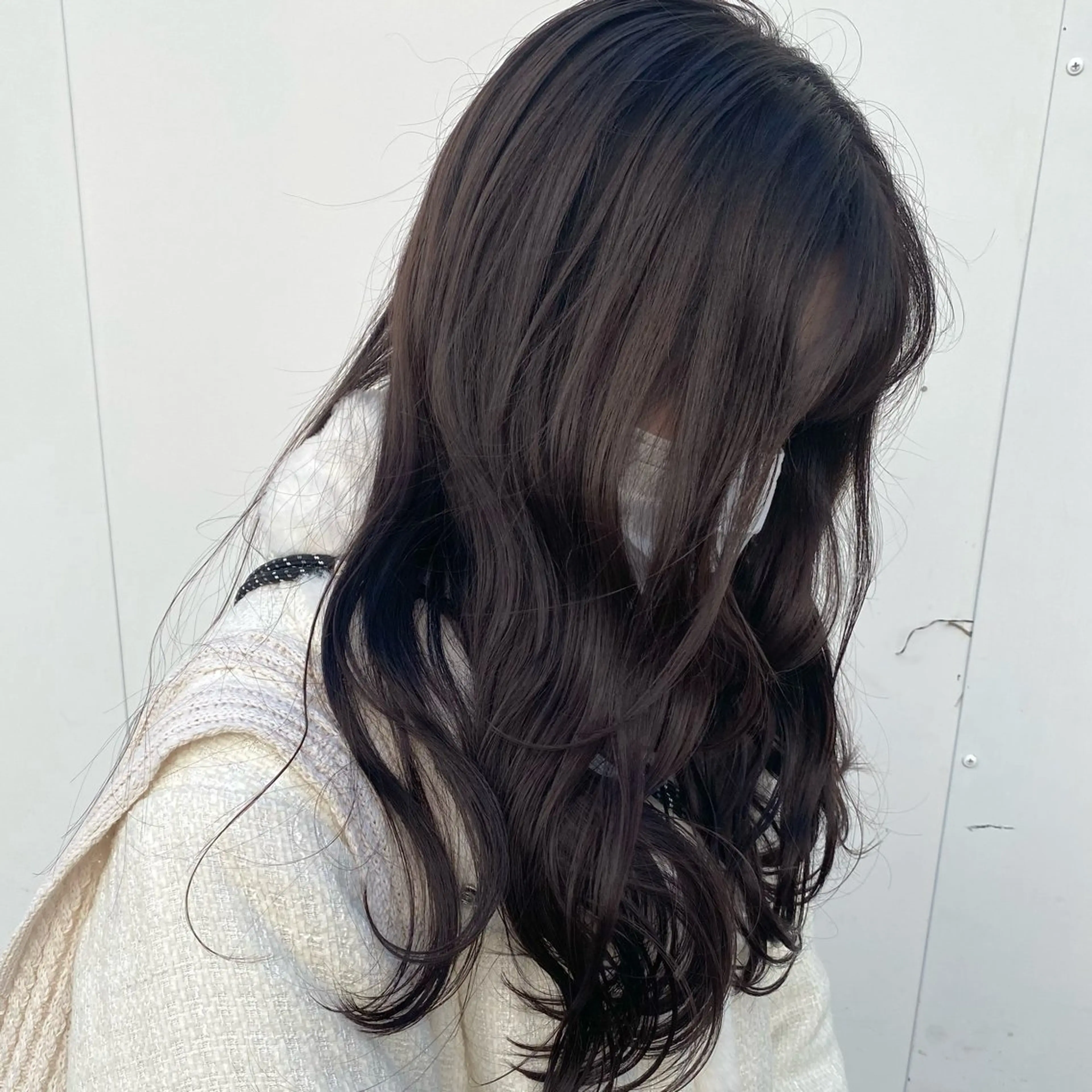 セミロング カラー 透明感カラー ダークグレー ダークグレージュ グレージュ HIKARIS 相川所属・ウチダ ユウヤのヘアスタイル