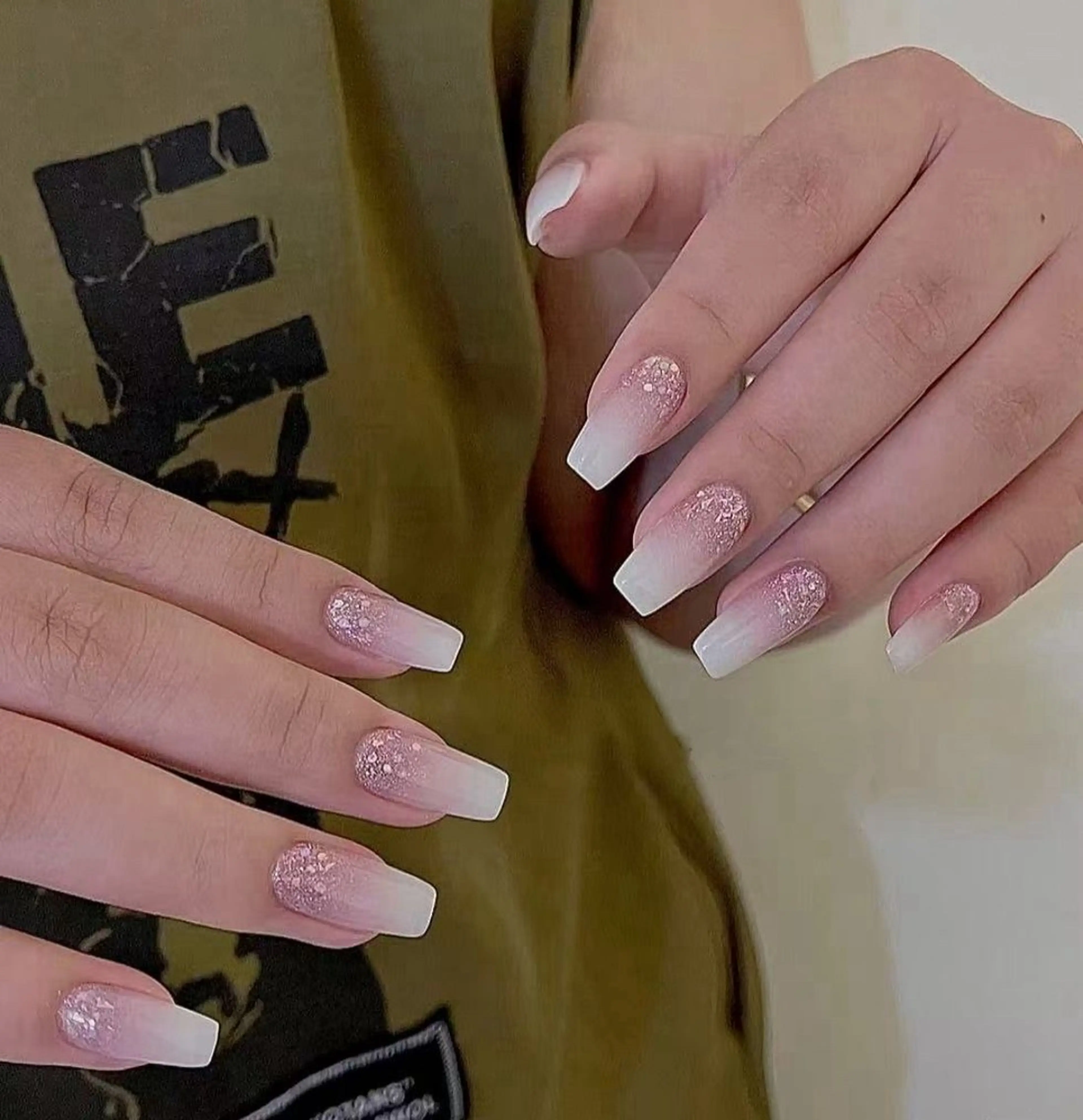 【HAND】星屑輝きラメ×からグラ☆最高級の定額ネイルの写真