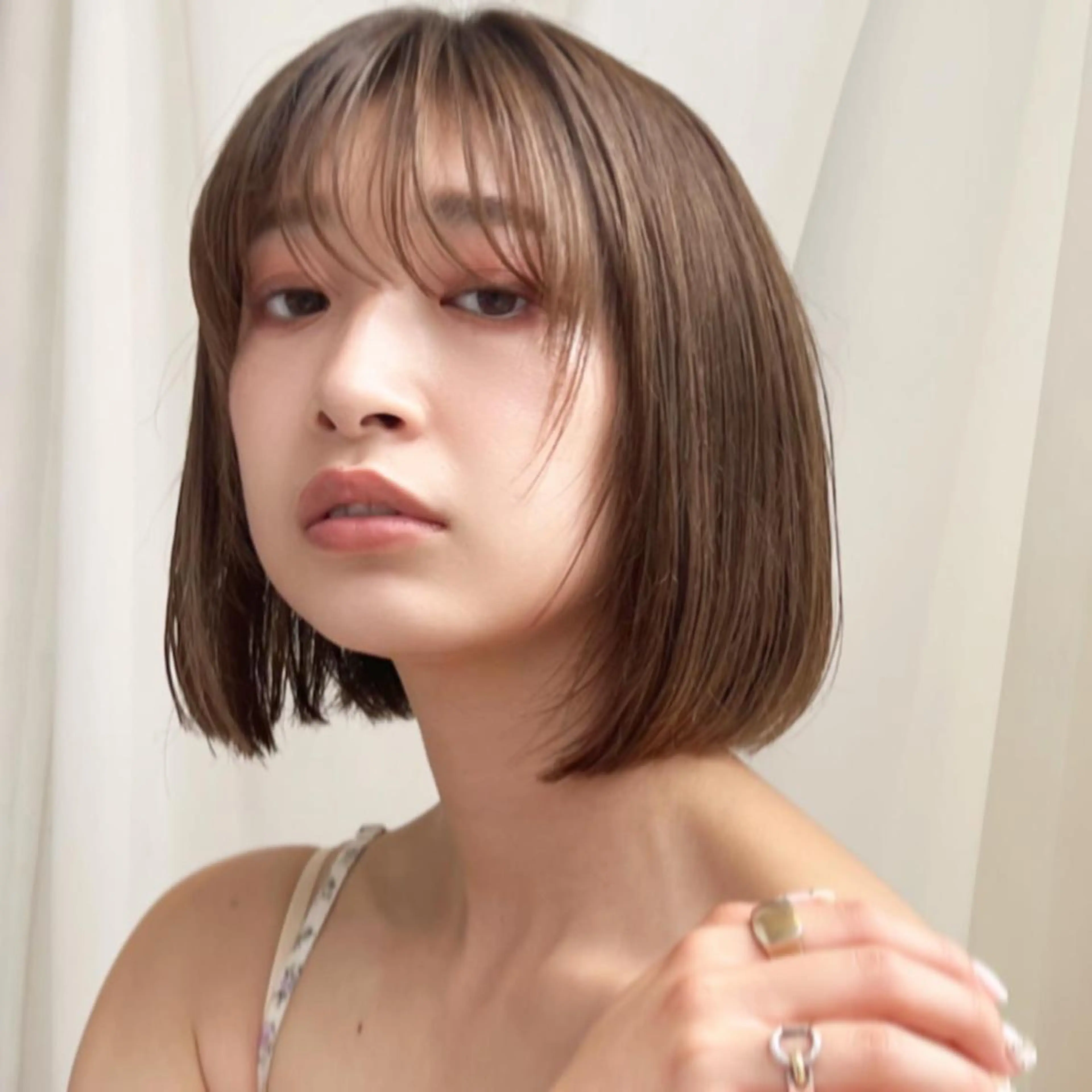 ミディアム カラー ヘアアレンジ ベージュカラー 透明感カラー グレージュ ボブ カット ヘアカラー トリートメント レイヤー専門家 ダブルカラー修のヘアスタイル