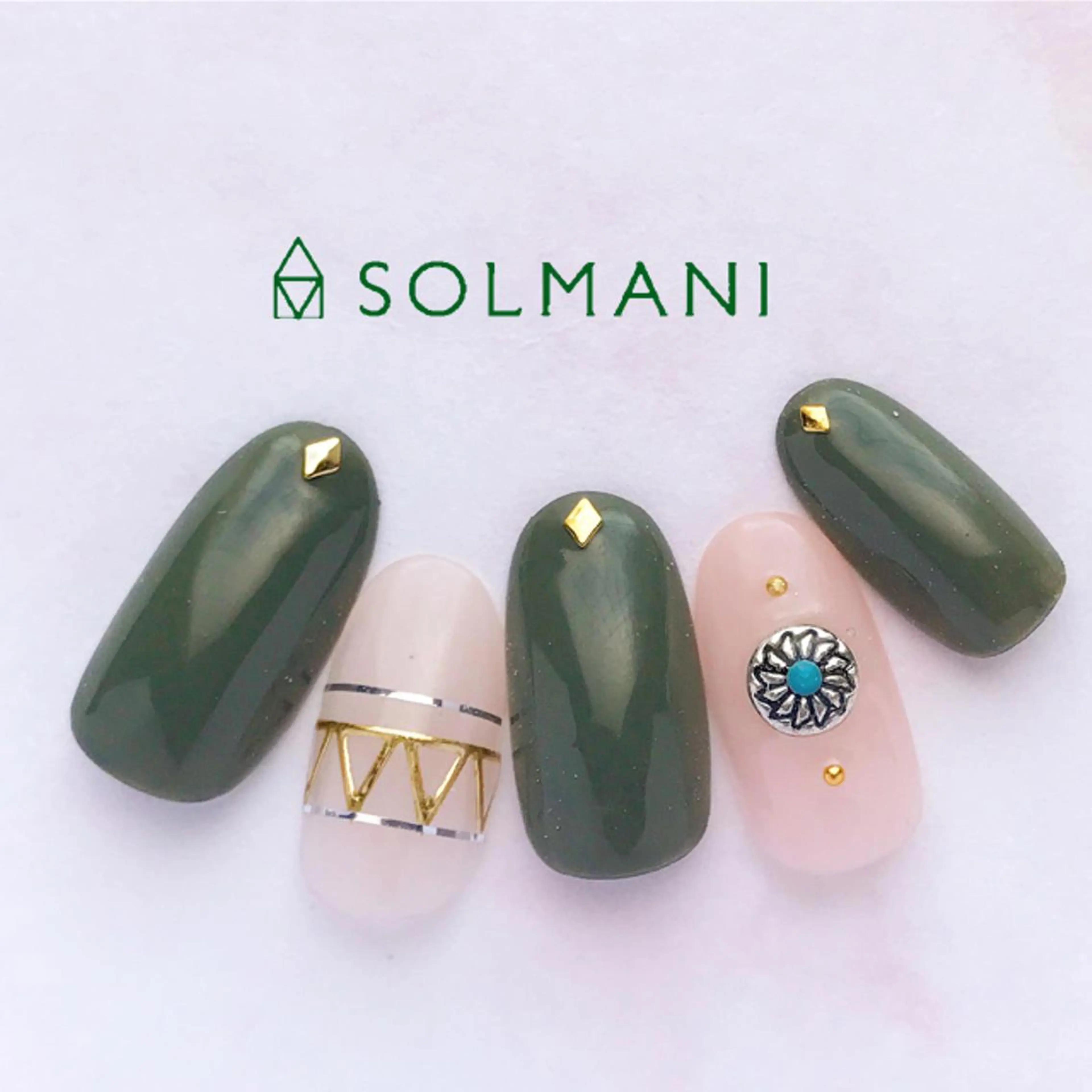 ネイル SOLMANI 予約担当のネイルデザイン