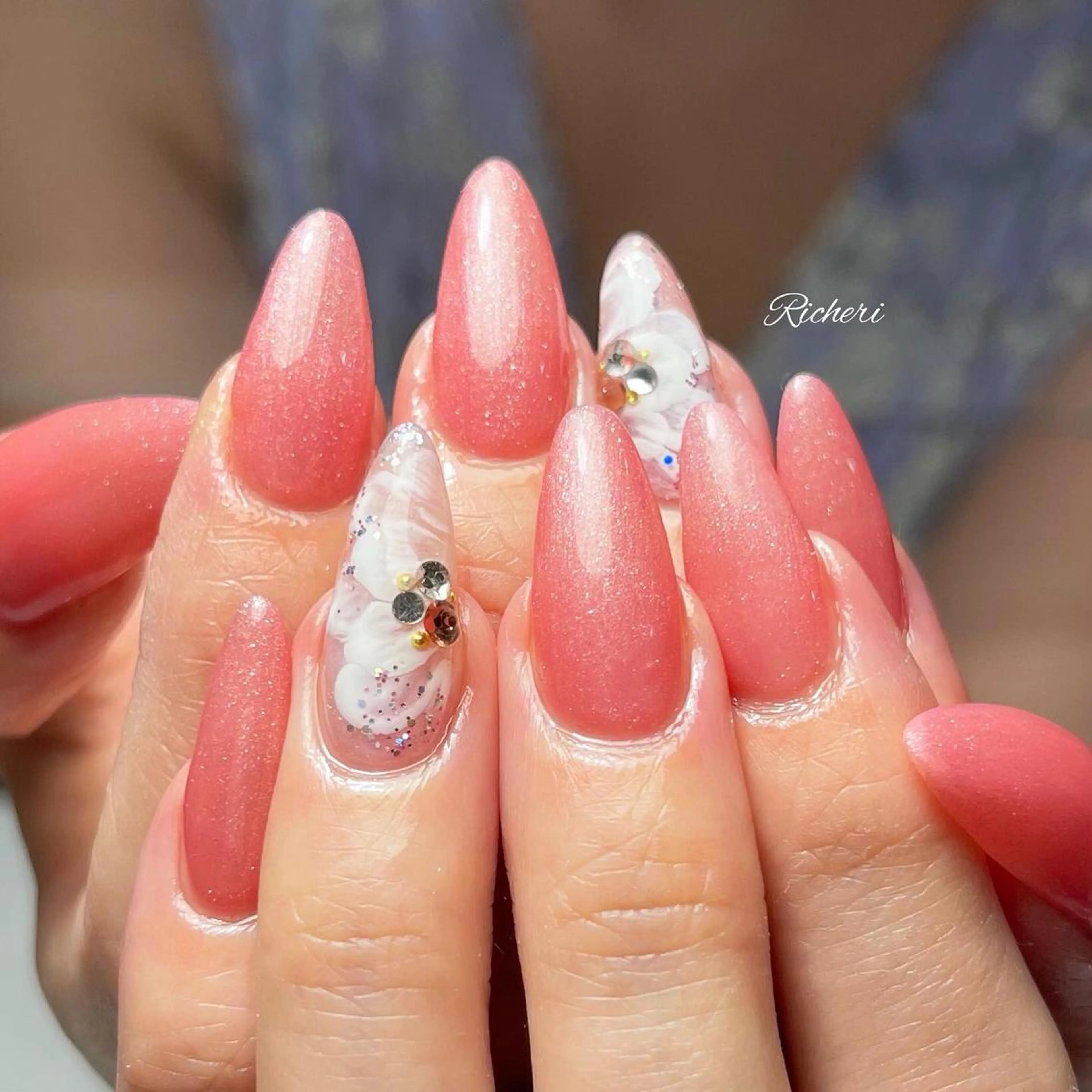 ミディアム ネイル 韓国風ヘア アートネイル フラワーネイル フレンチネイル ジェルネイル richeri beautyのエステ・リラクイメージ