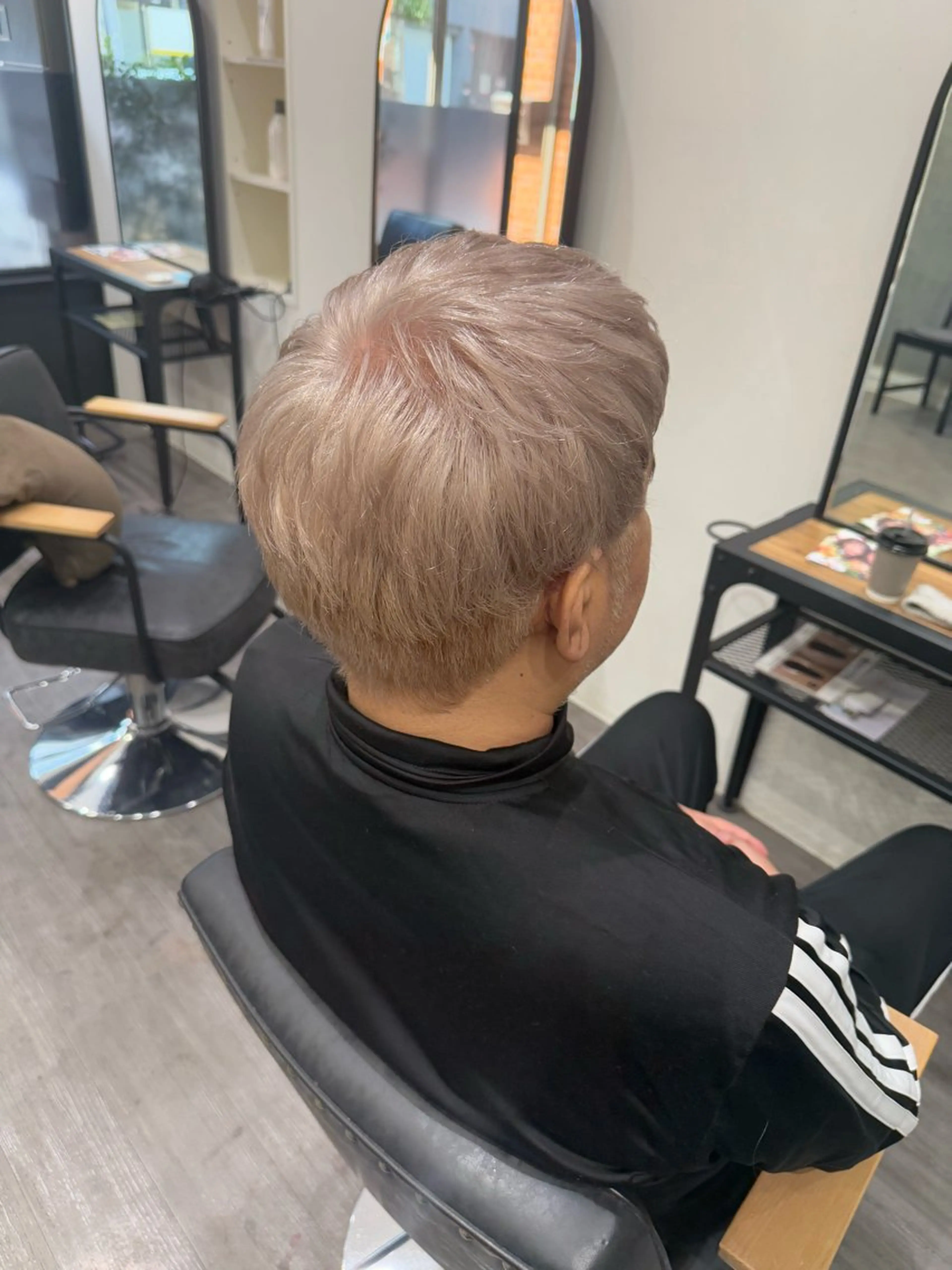 ショート カラー ベージュカラー ブリーチ ホワイトベージュ カット ヘアカラー トリートメント 艶髪レイヤー上田 紗也🇰🇷💗のヘアスタイル