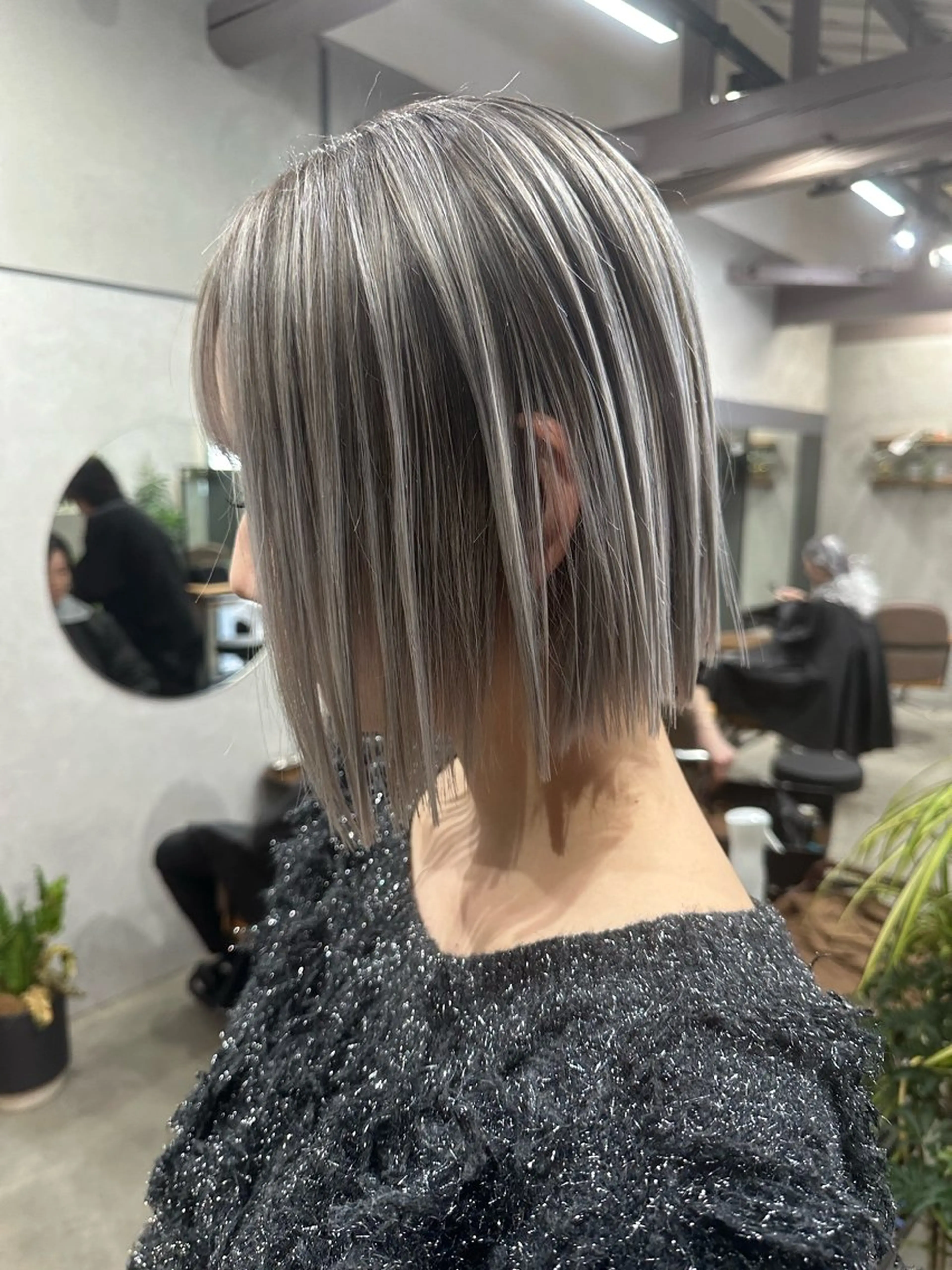 セミロング レイヤーカット カット ヘアカラー トリートメント AiM エイム　韓国レイヤーのヘアスタイル