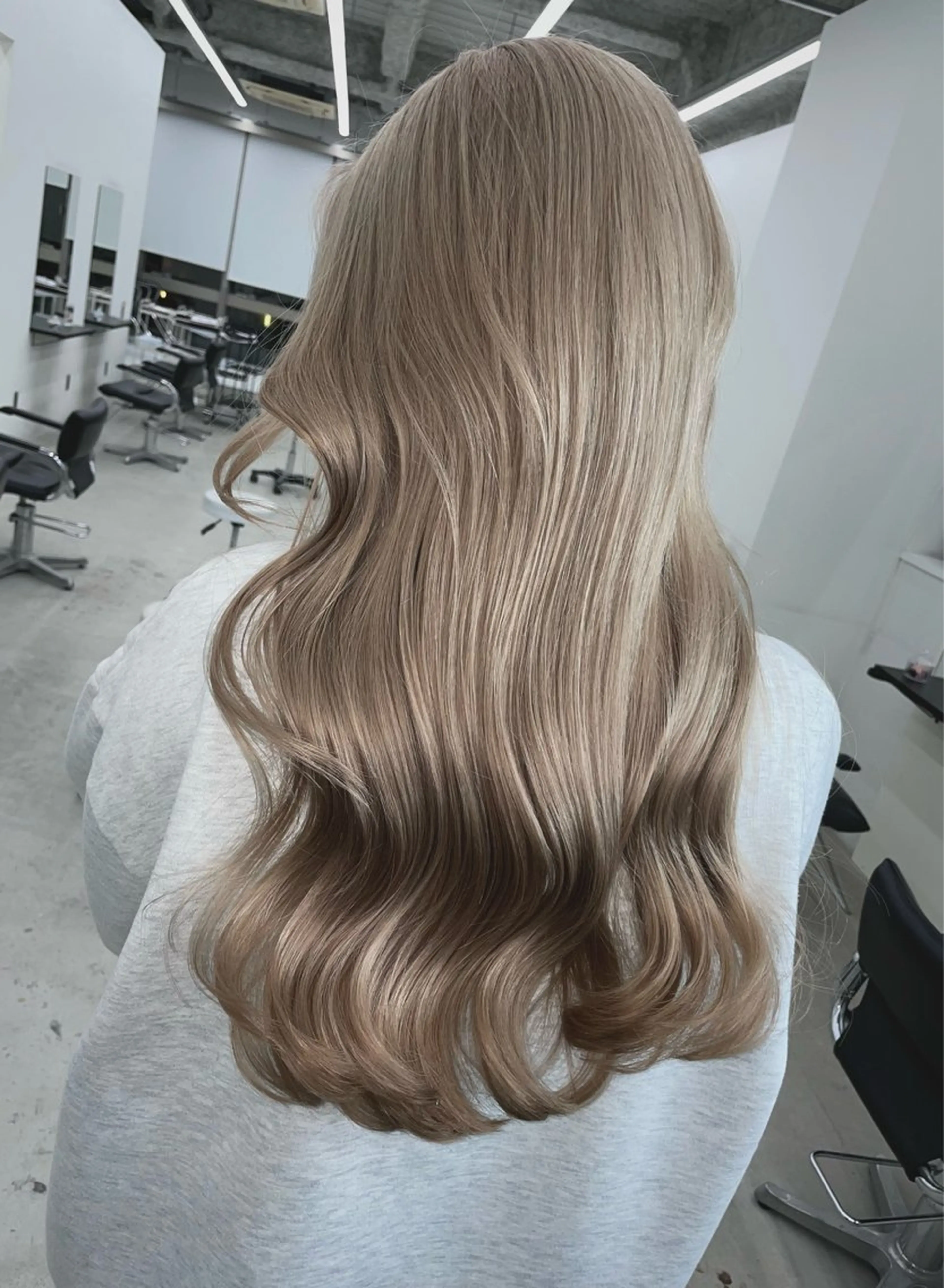 カラー ブリーチ ヘアカラー 服部 しおんのヘアスタイル