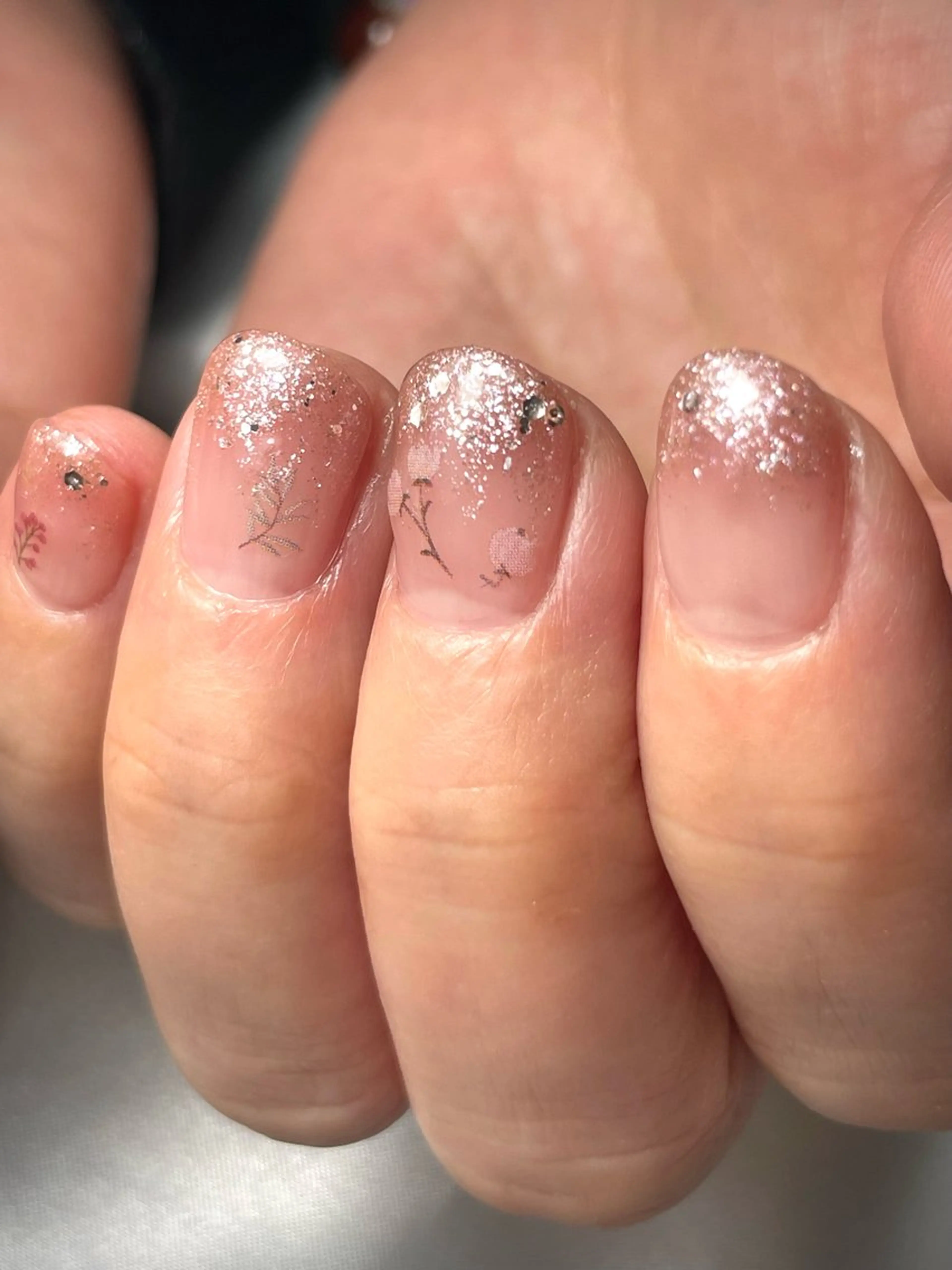 ネイル グラデーション ラメ(グリッター) ラメグラデーション 春ネイル ハンドネイル Chong Sarangのネイルデザイン