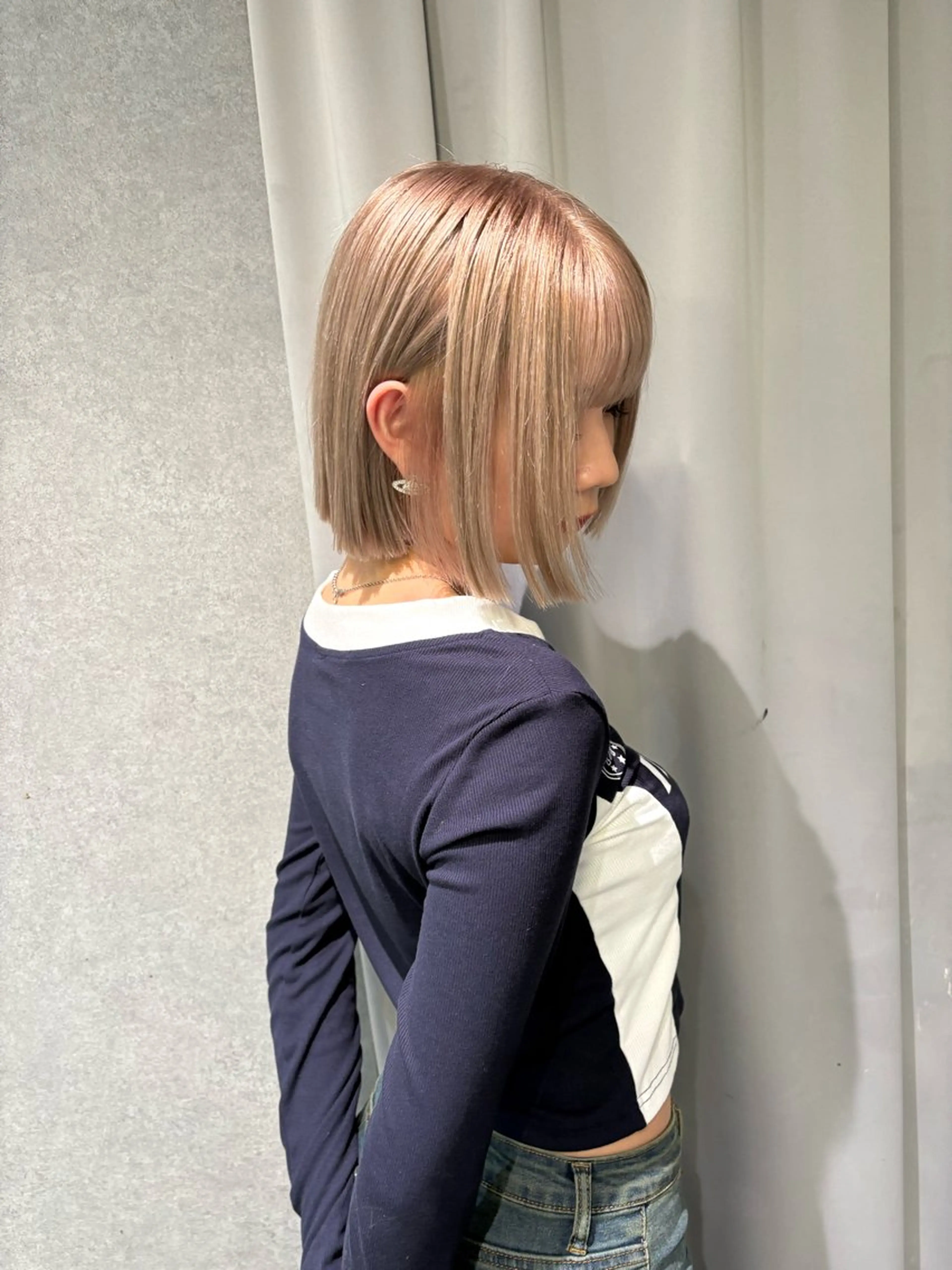 ショート カラー 切りっぱなしボブ ブロンド ハイトーンカラー ホワイトブロンド ボブ rilas博多所属・博多JYUI/ウルフ ハイトーン/デザインのヘアスタイル