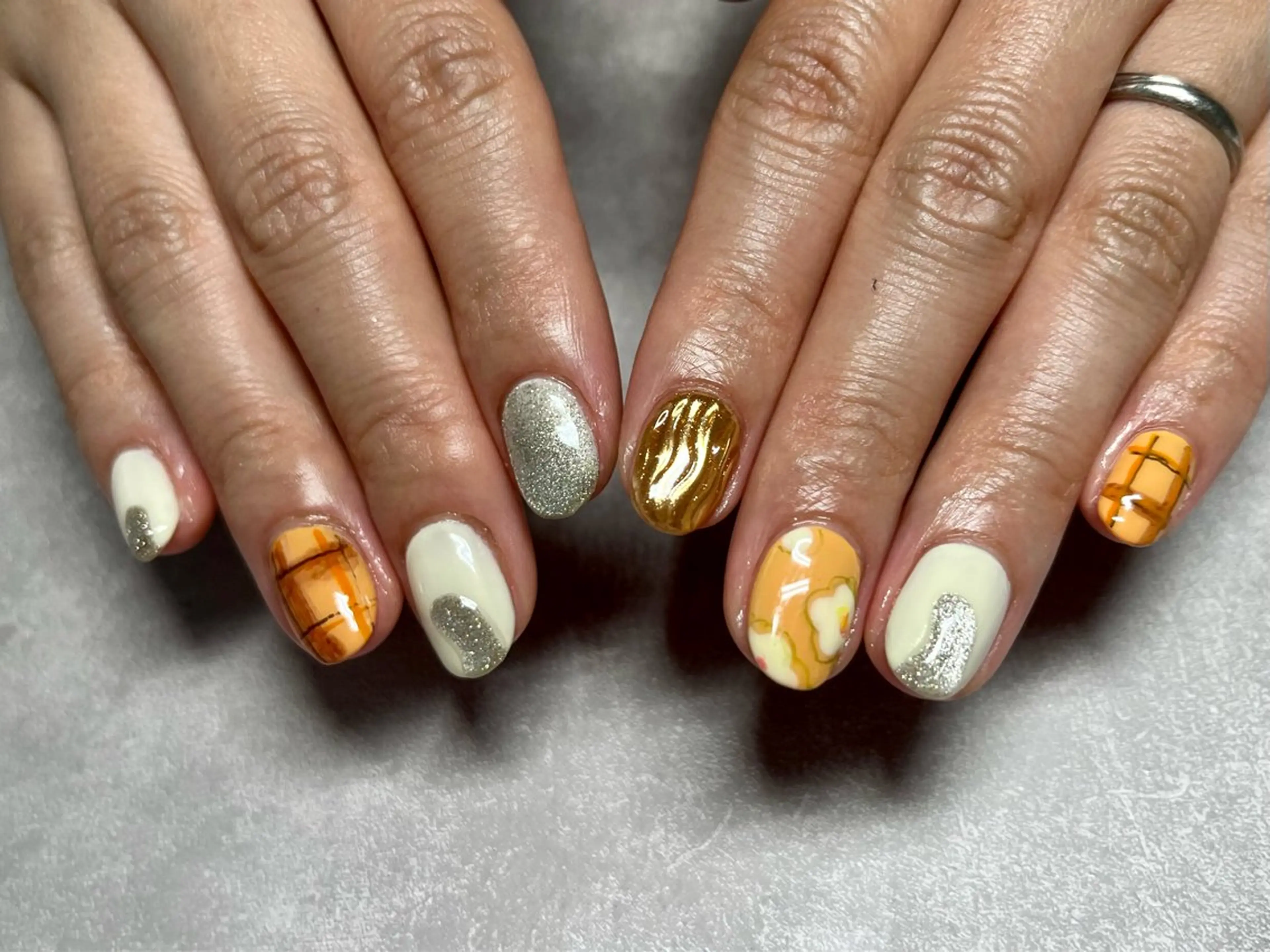 ネイル マグネットネイル ミラーネイル ニュアンスネイル オレンジ ハンドネイル kupu所属・ネイルサロン kupuのネイルデザイン