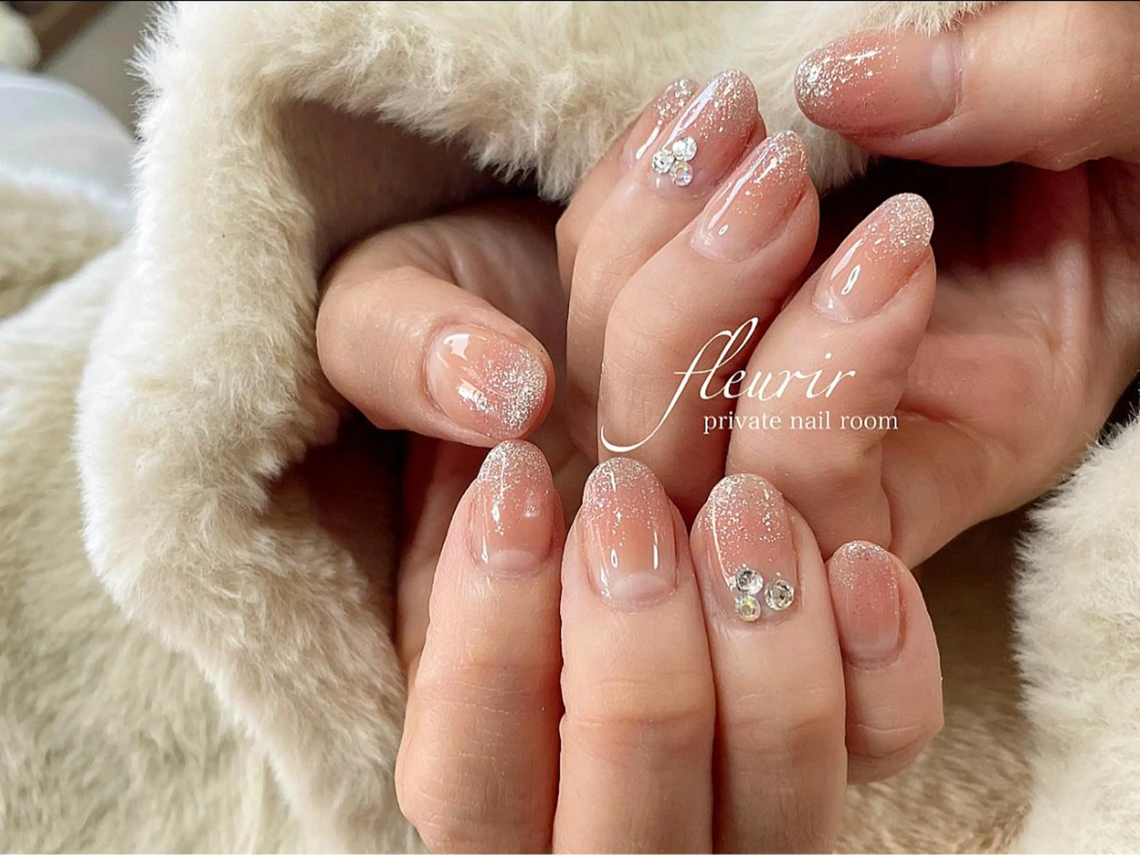 ネイル グラデーション ラメ(グリッター) ピンク ピンクベージュ シルバー フルリール 【プライベートサロンのネイルデザイン