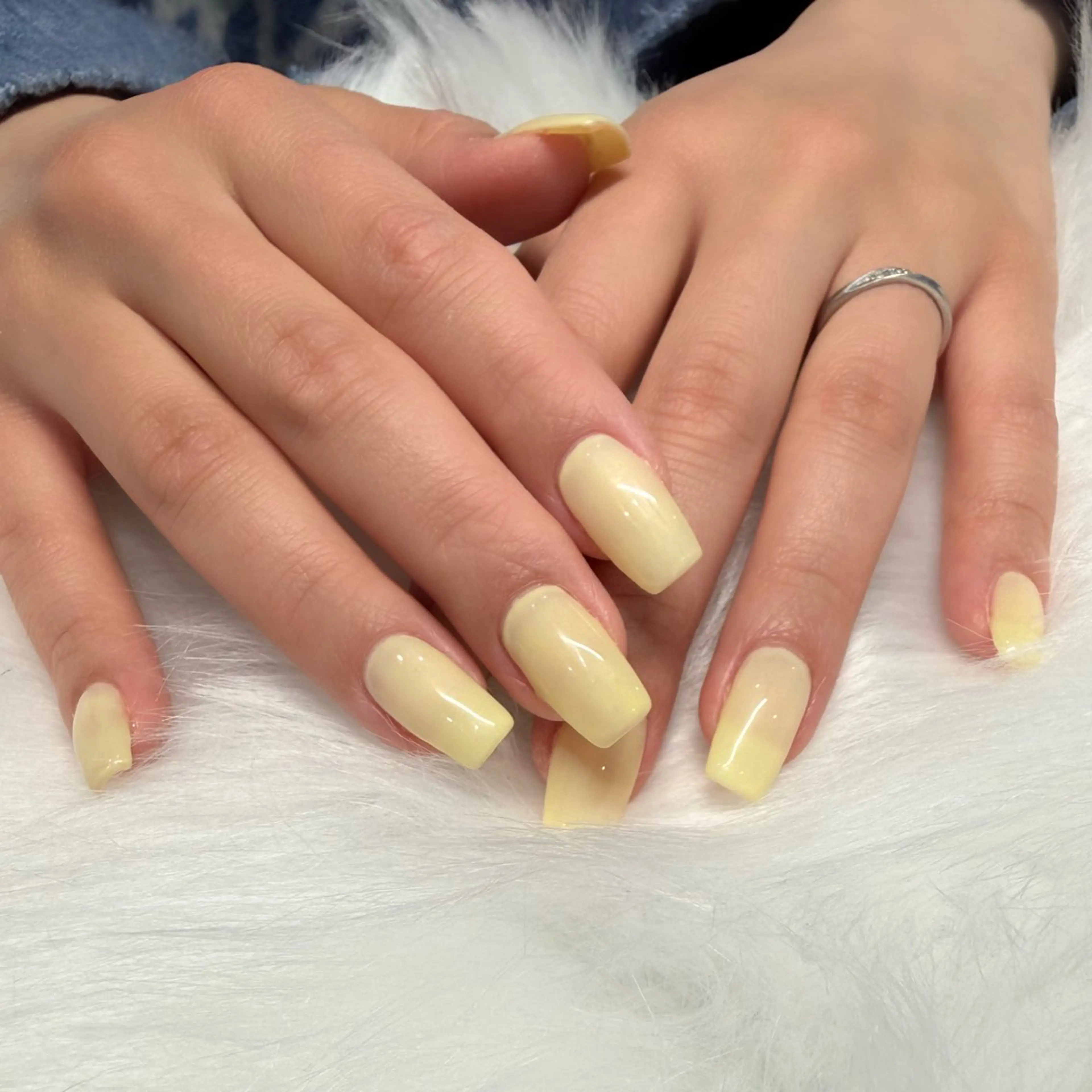 ネイル ワンカラーネイル 春ネイル 黄色 ハンドネイル Carina Nail所属・CarinaNail Chieのネイルデザイン