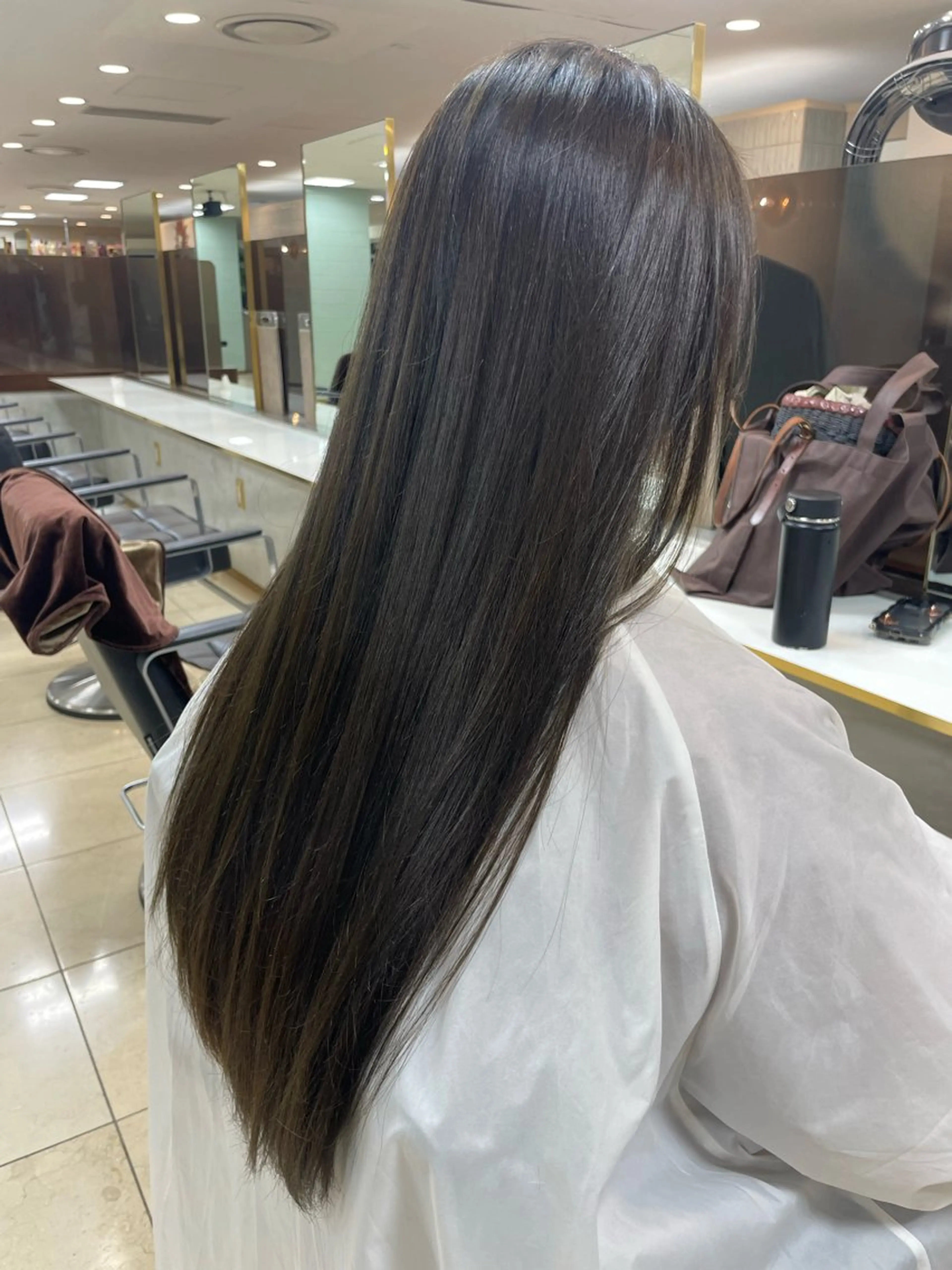 カラー ブラウンカラー オリーブブラウン LAQUALITE新宿伊勢丹店所属・萩原 颯汰のその他イメージ