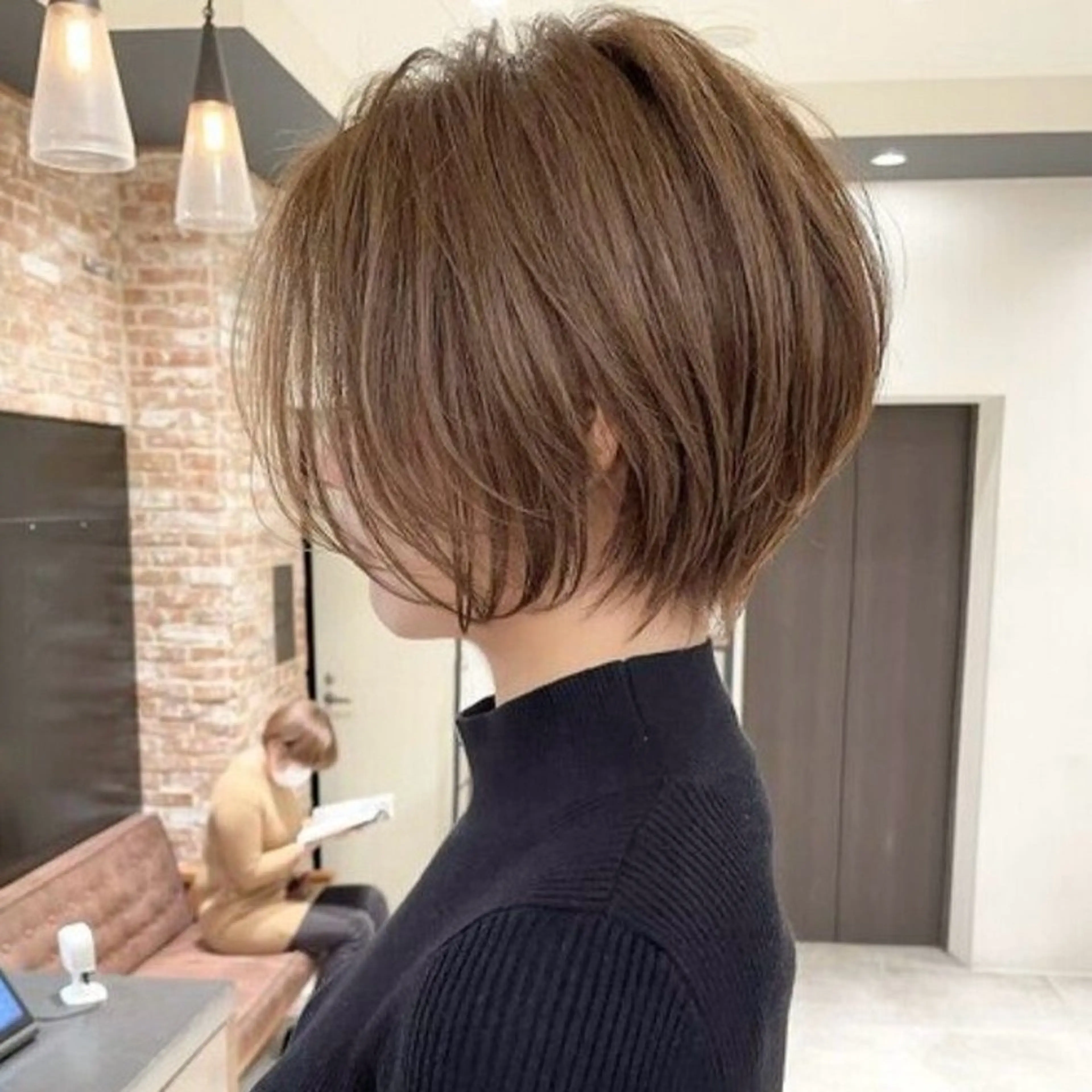 ショート Ayaka🖤 ブリーチなしカラーのヘアスタイル