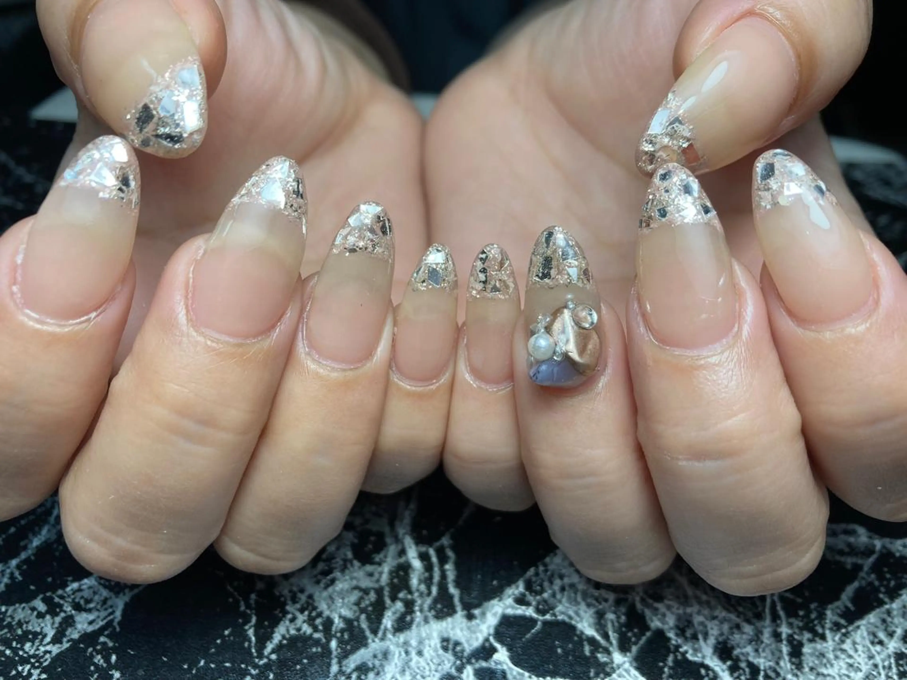 セミロング ネイル ハンドネイル フットネイル ✴︎ Delightのネイルデザイン