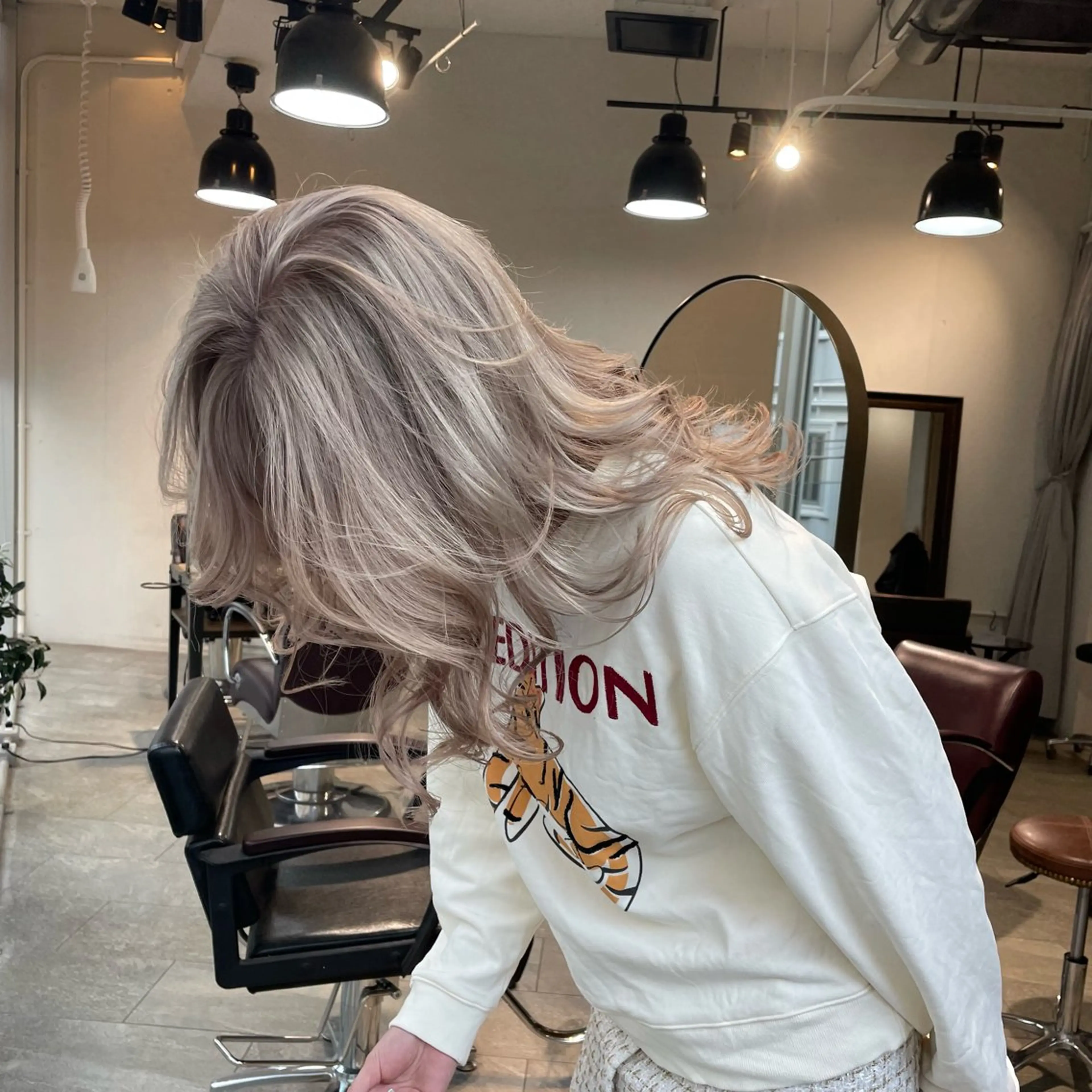 ロング ヘアカラー 🩵ྀིハイトーン みほ🎀🫐のヘアスタイル