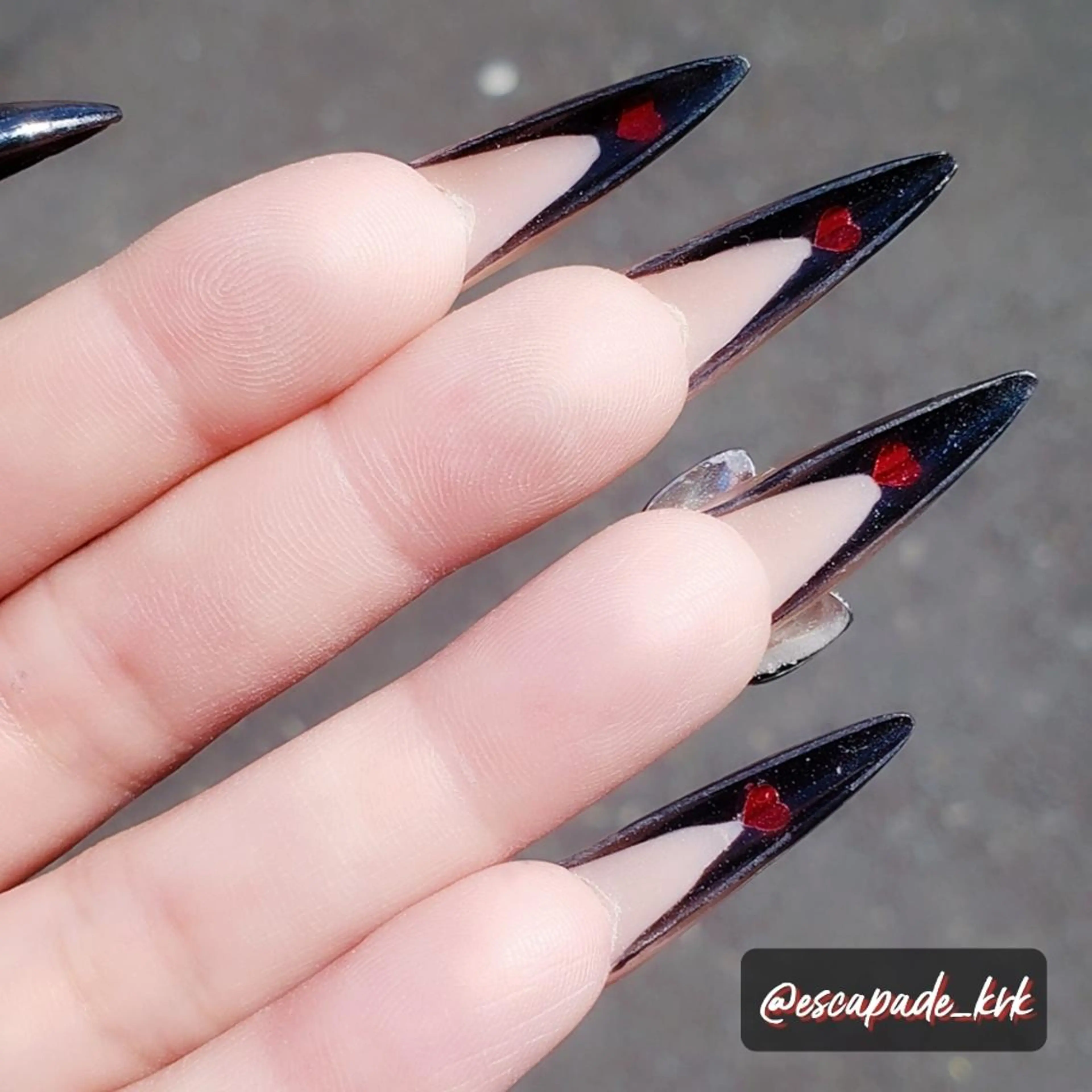 ロング ネイル ハート ハンドネイル クロキ 。のネイルデザイン