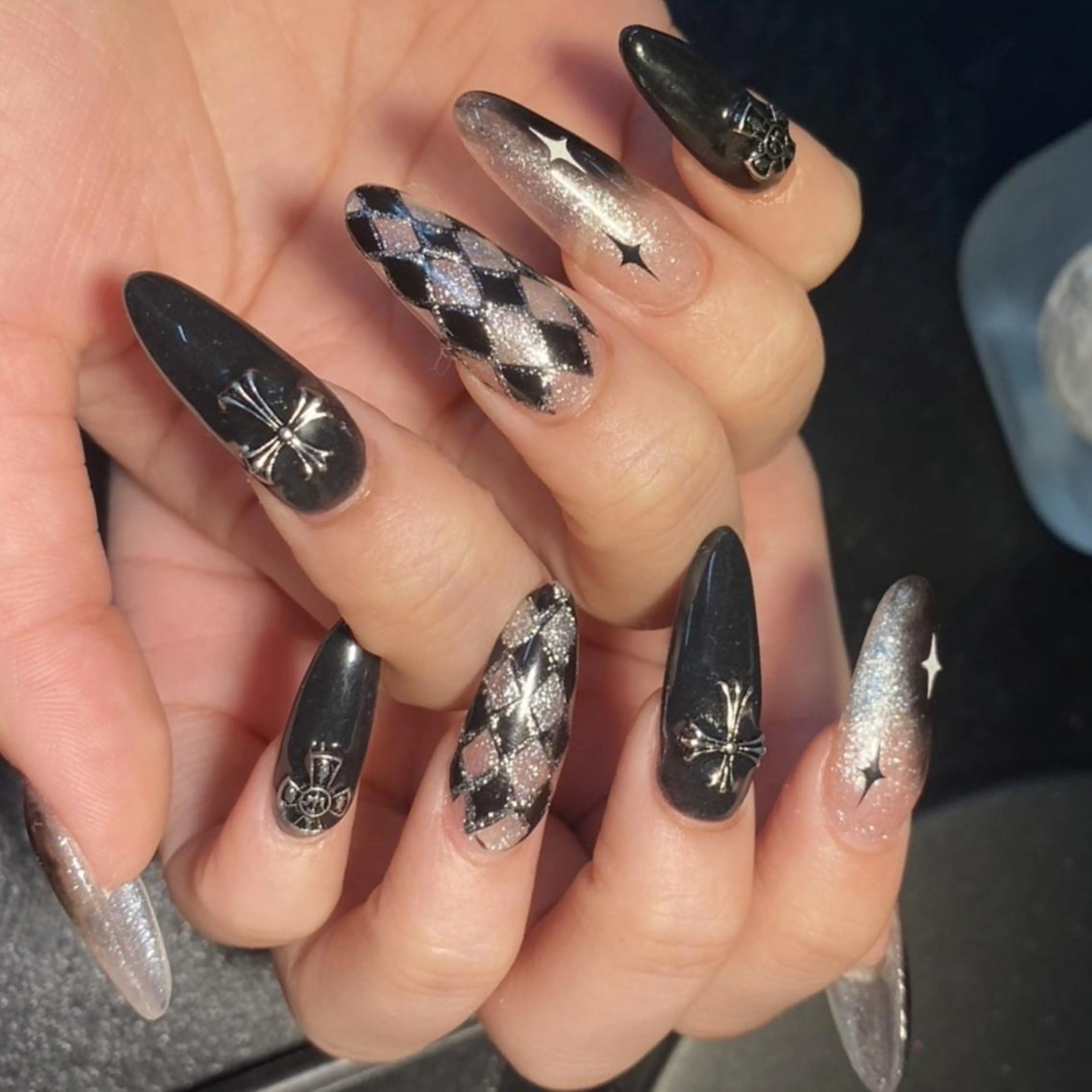 ネイル ハンドネイル RUNWAY 　　の眉毛・アイブロウイメージ