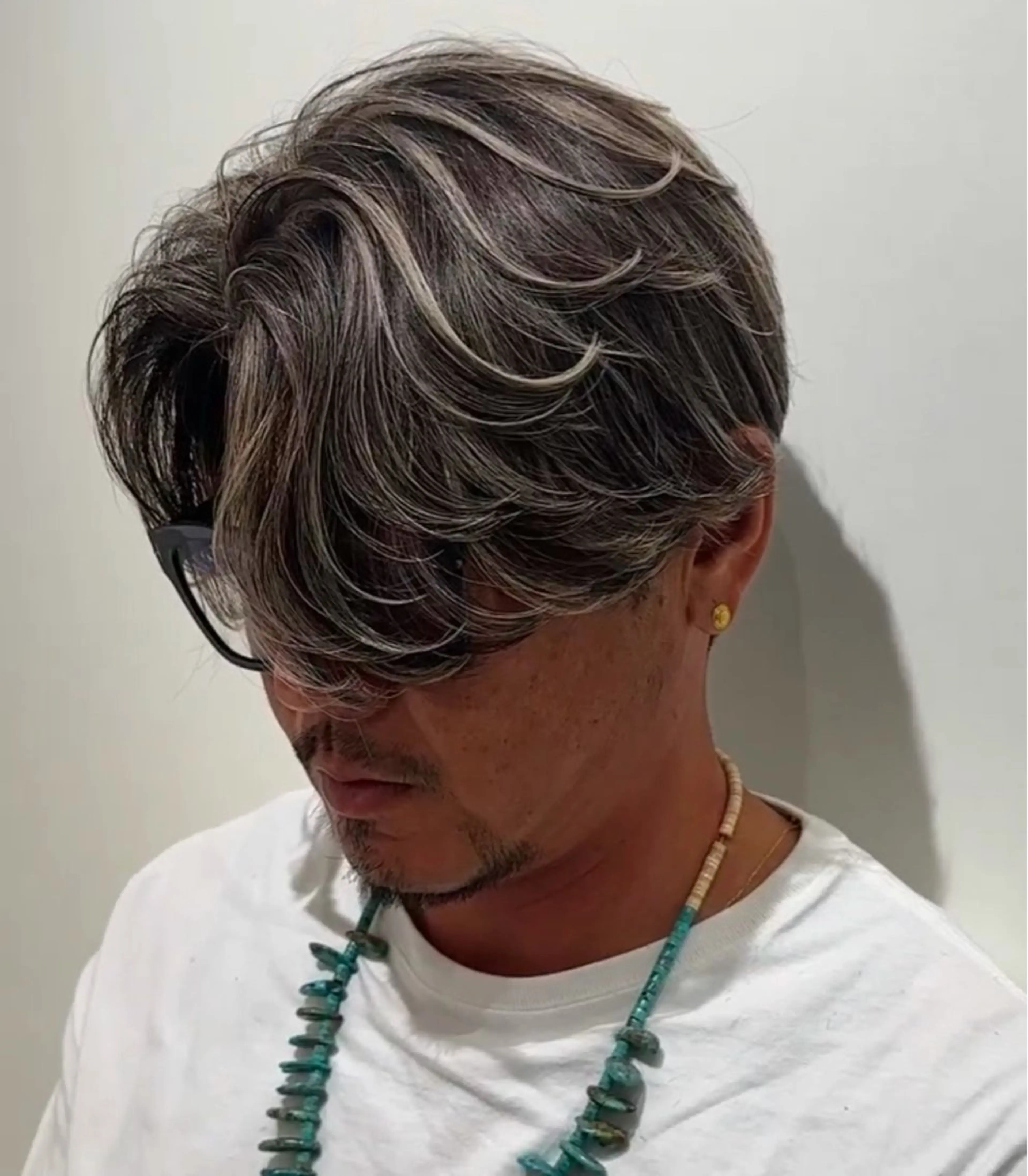 メンズ センターパート メンズハイライト メンズメッシュ カット ヘアカラー 白髪ぼかし/白髪 メッシュ/ゆうとのヘアスタイル