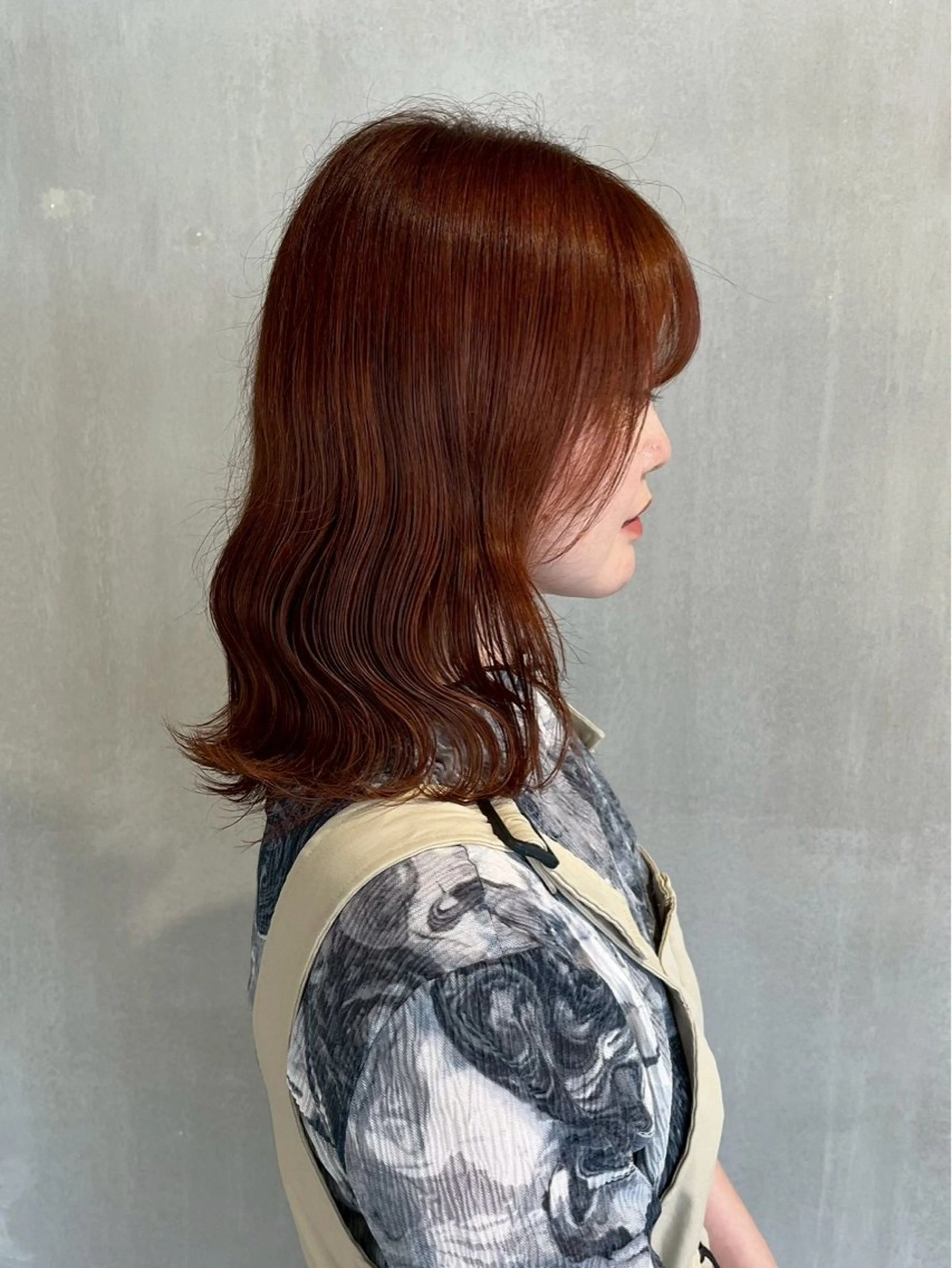 セミロング カラー ブラウンカラー オレンジ オレンジブラウン 岡田 渚のヘアスタイル