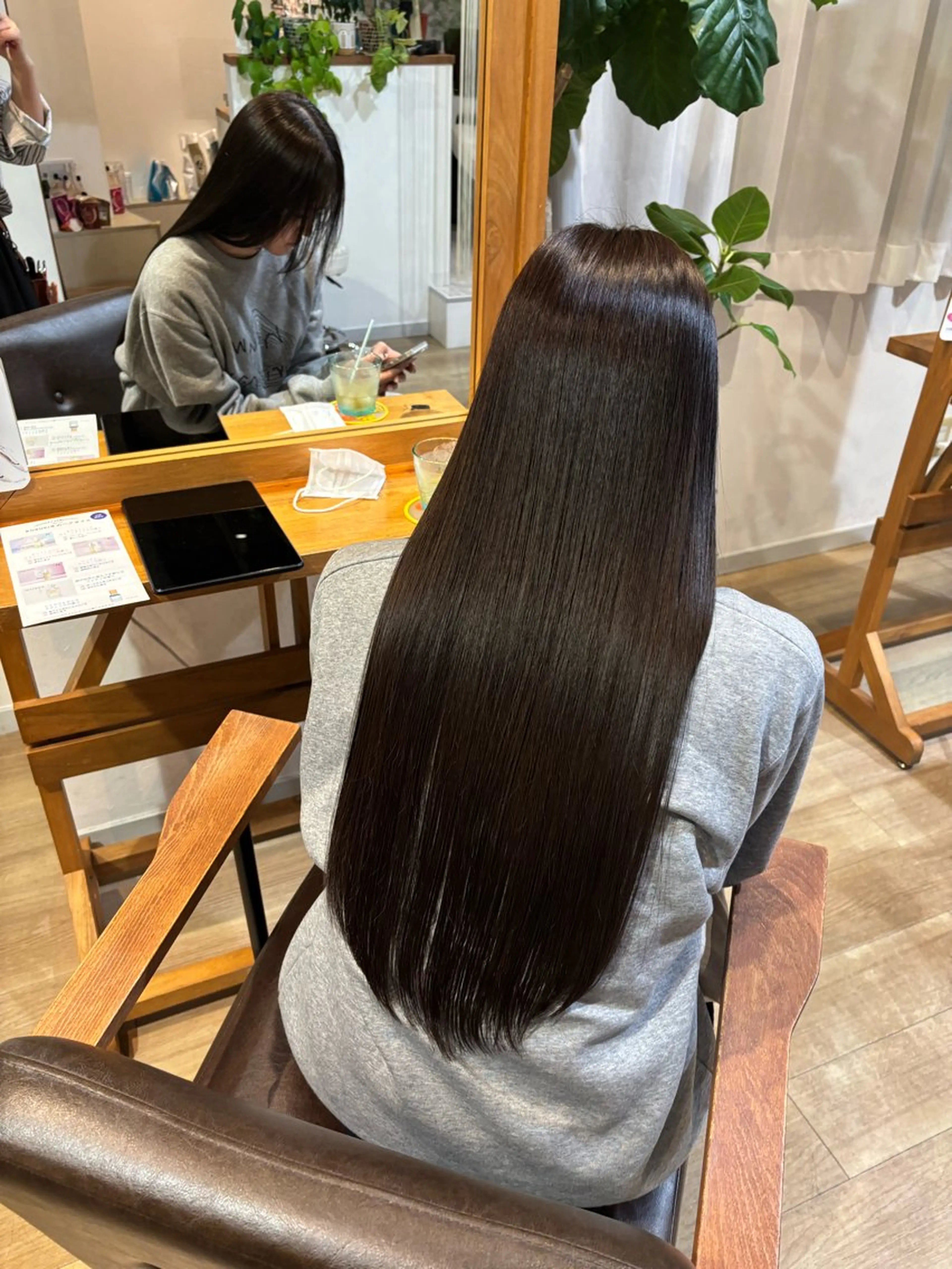 ロング カラー アッシュ アッシュグレー アッシュグレージュ グレージュ ロング カット ヘアカラー トリートメント RINNO🌷艶髪/ 艶カラーのヘアスタイル