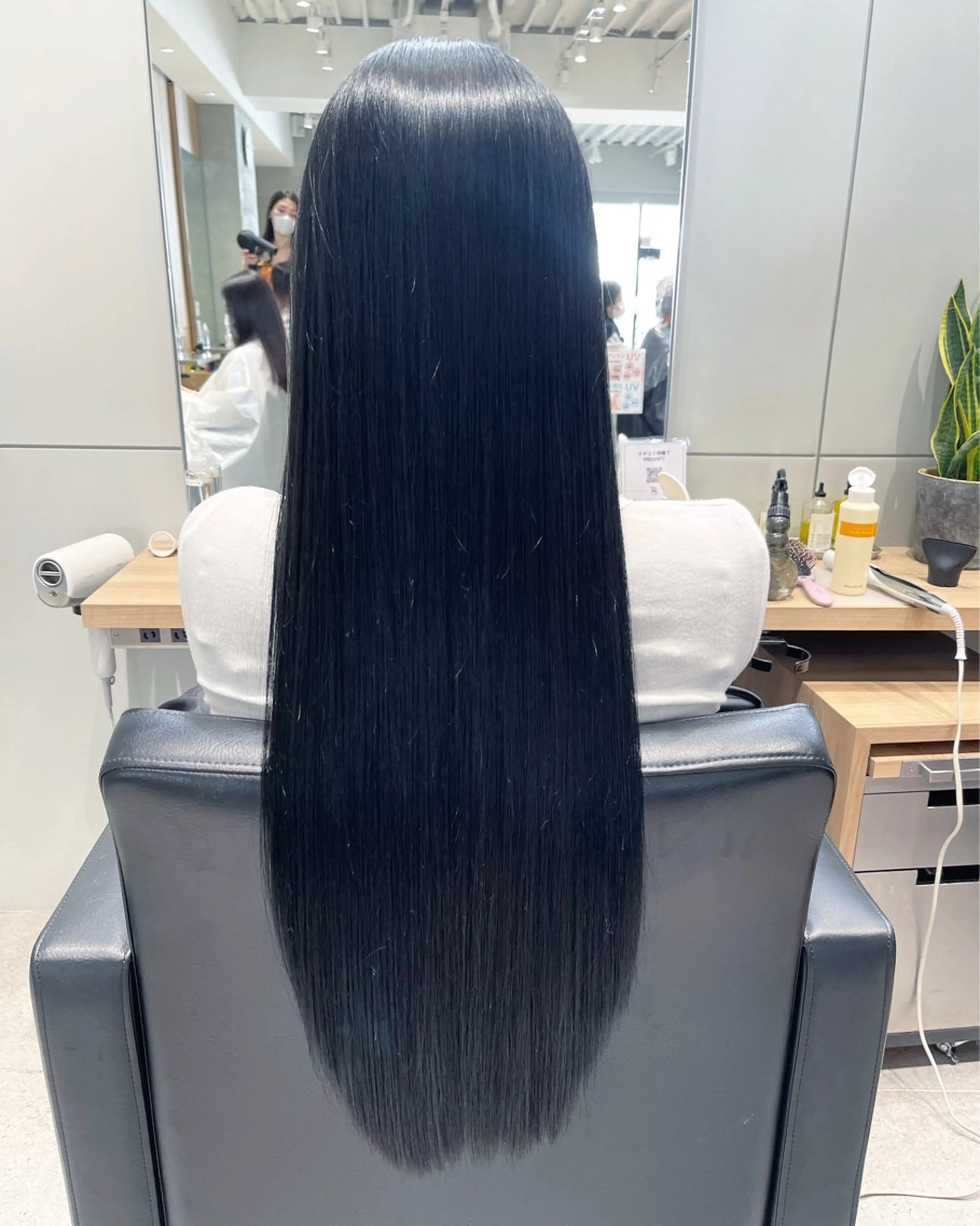 ミディアム youres hair恵比寿本店所属・縮毛矯正×レイヤー カット/飯田 輝のヘアスタイル