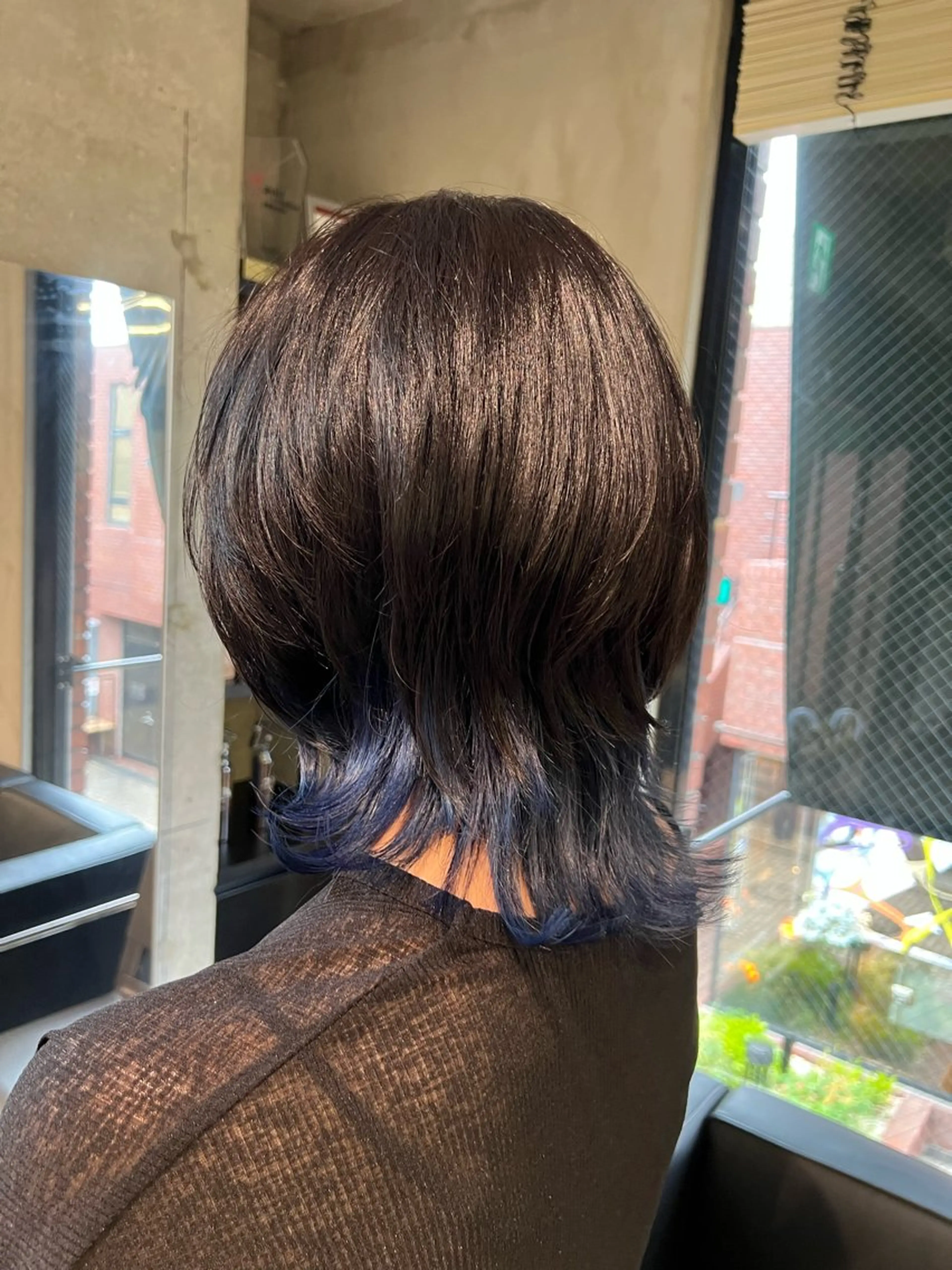 ミディアム カラー ブルーカラー インナーカラー ウルフカット ヘアカラー ハイライト/白髪ぼか し/臼田さりな🌹のヘアスタイル