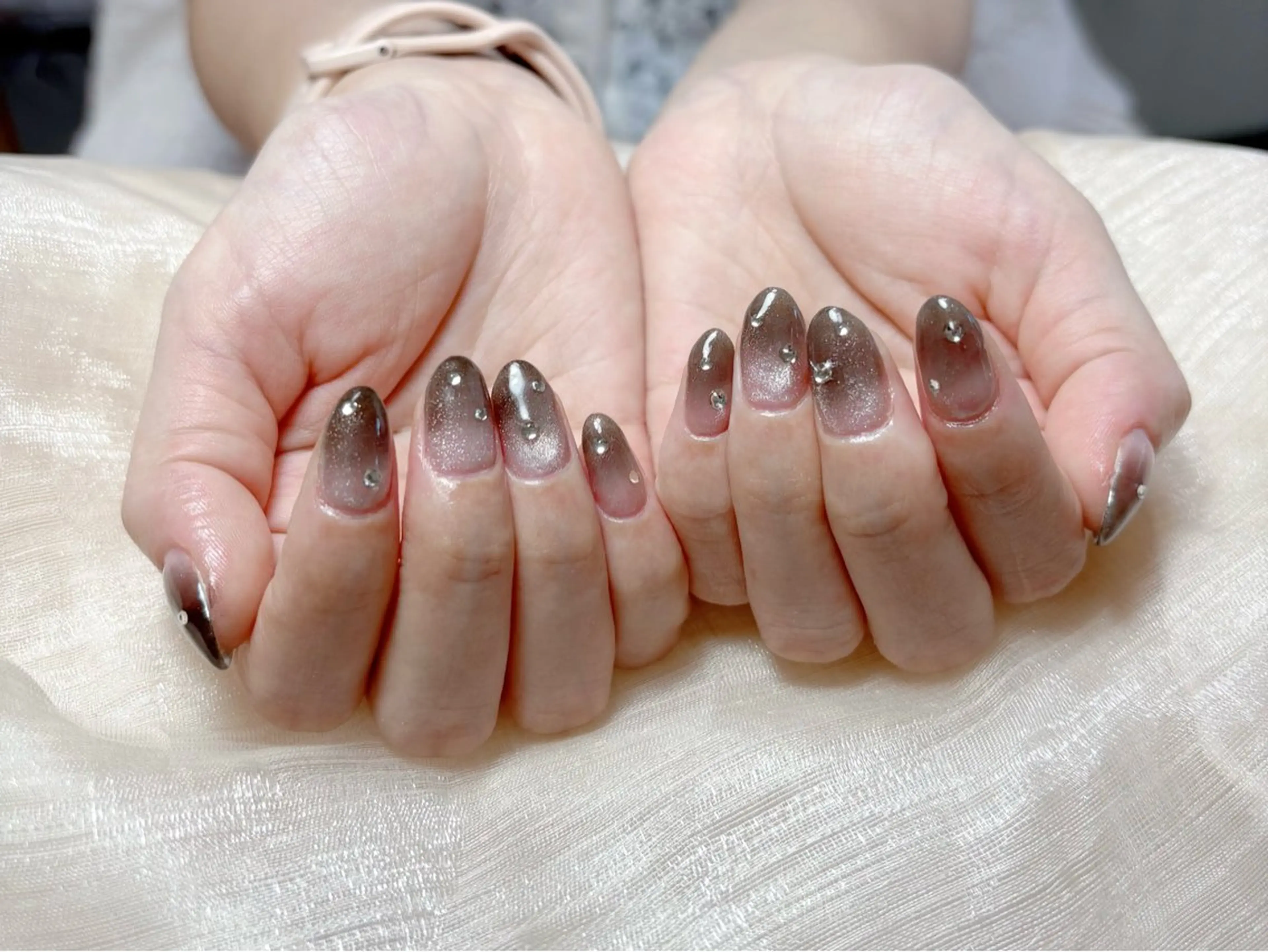 ネイル オーロラネイル チークネイル フレンチネイル ジェルネイル ガラスフレンチ ハンドネイル Nail Jolie所属・Nail Jolieのネイルデザイン